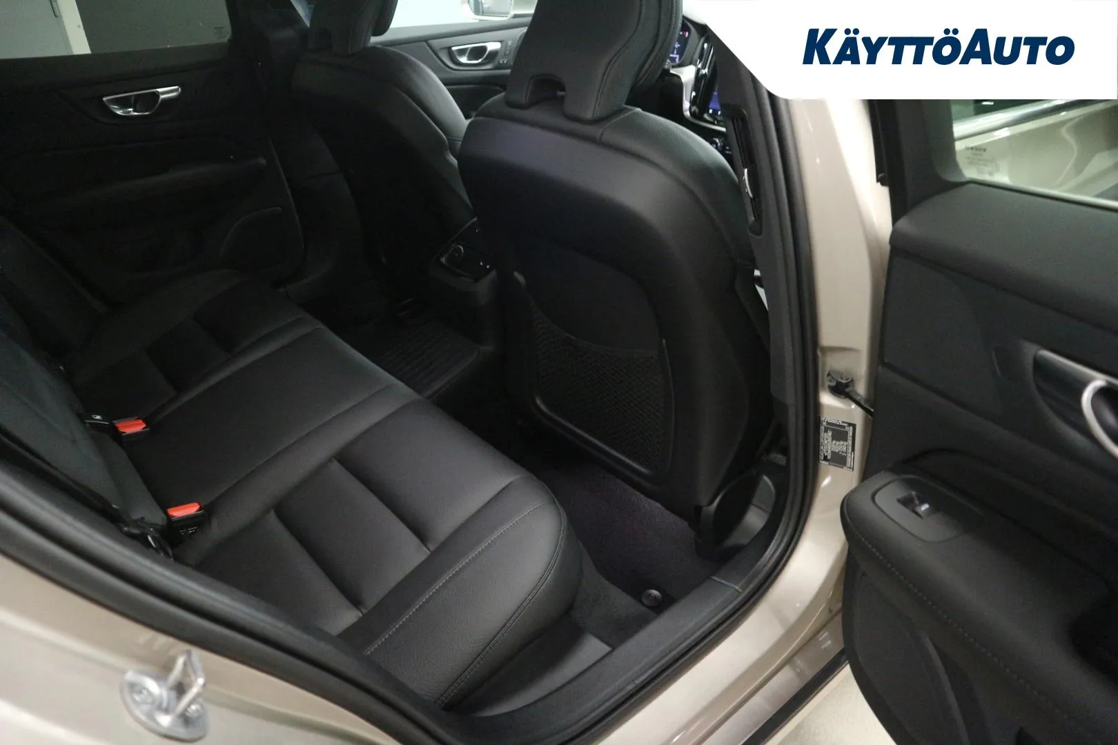 Volvo V60 GRE-523 carousel image