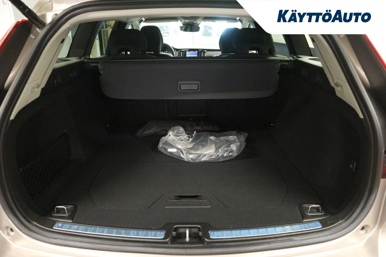 Volvo V60 GRE-523 carousel image