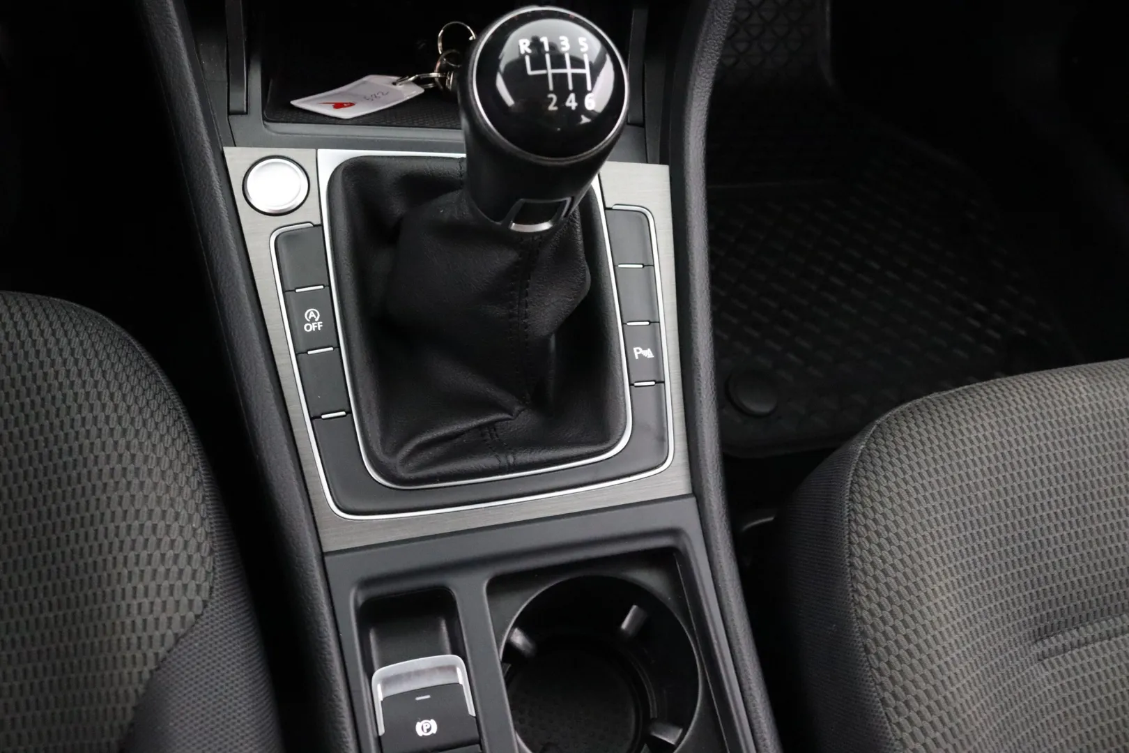 VOLKSWAGEN Golf EMN-582 carousel image