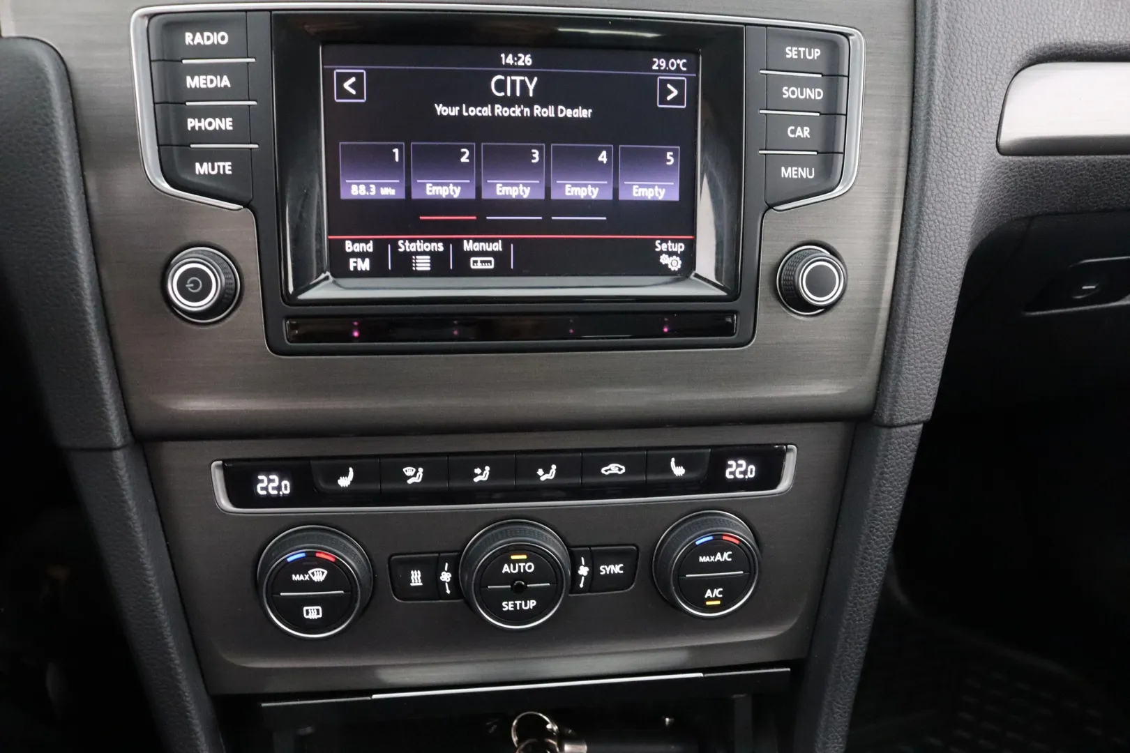 VOLKSWAGEN Golf EMN-582 carousel image