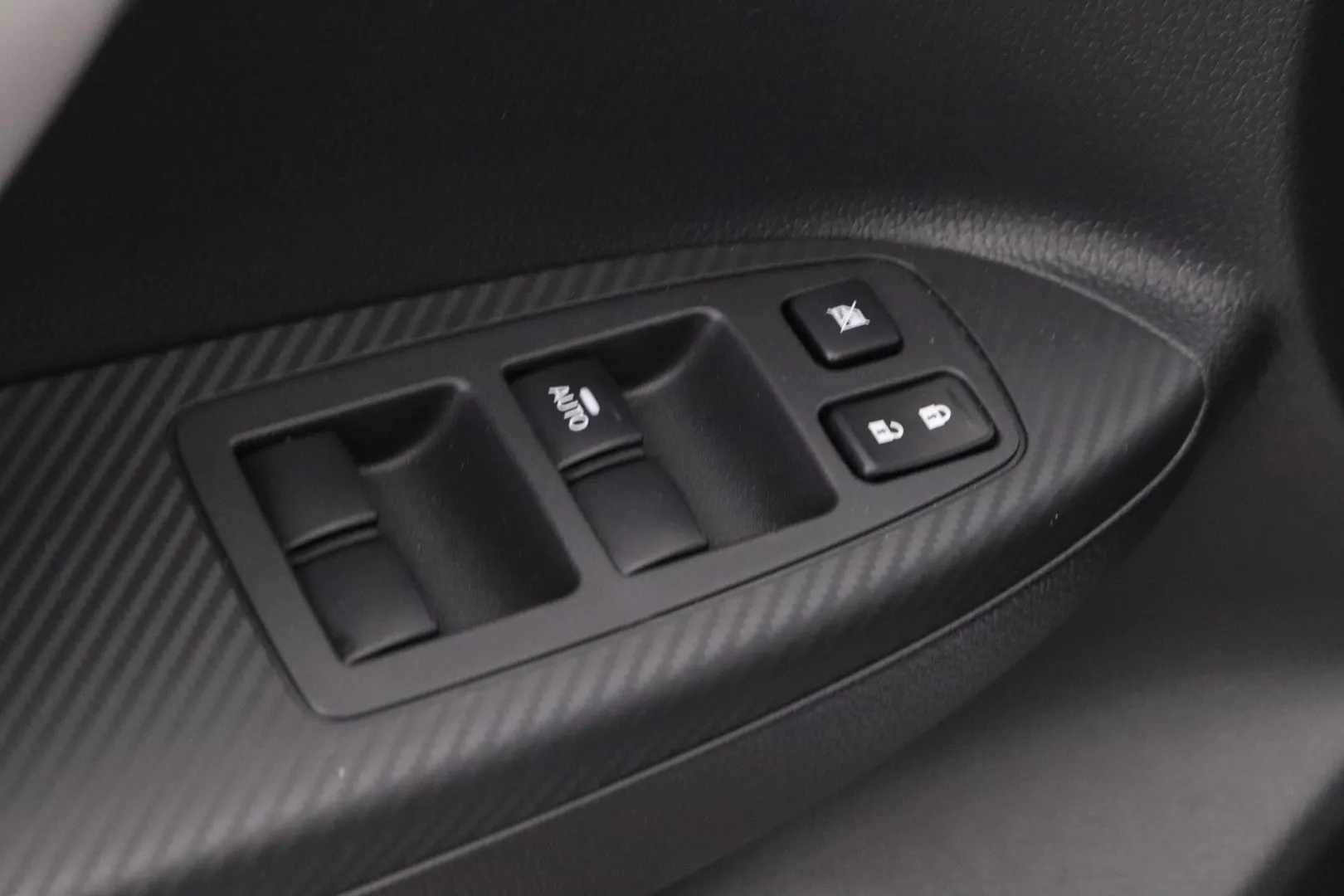 MITSUBISHI Eclipse Cross LRX-930 carousel image