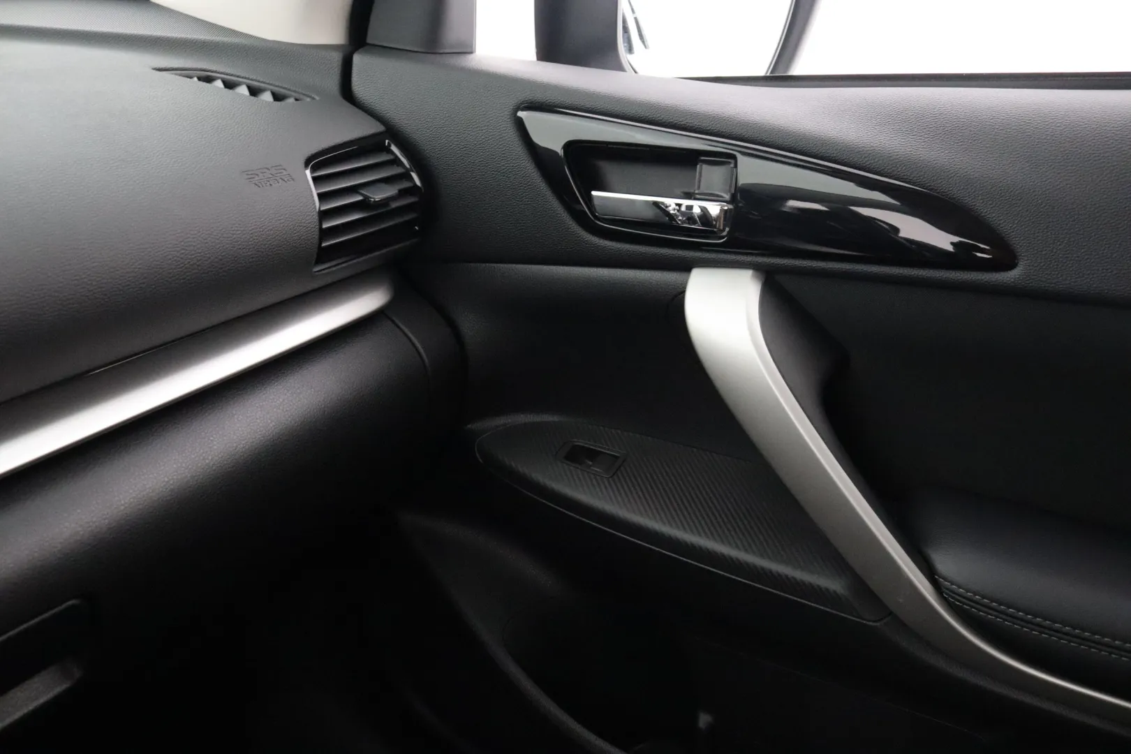 MITSUBISHI Eclipse Cross LRX-930 carousel image