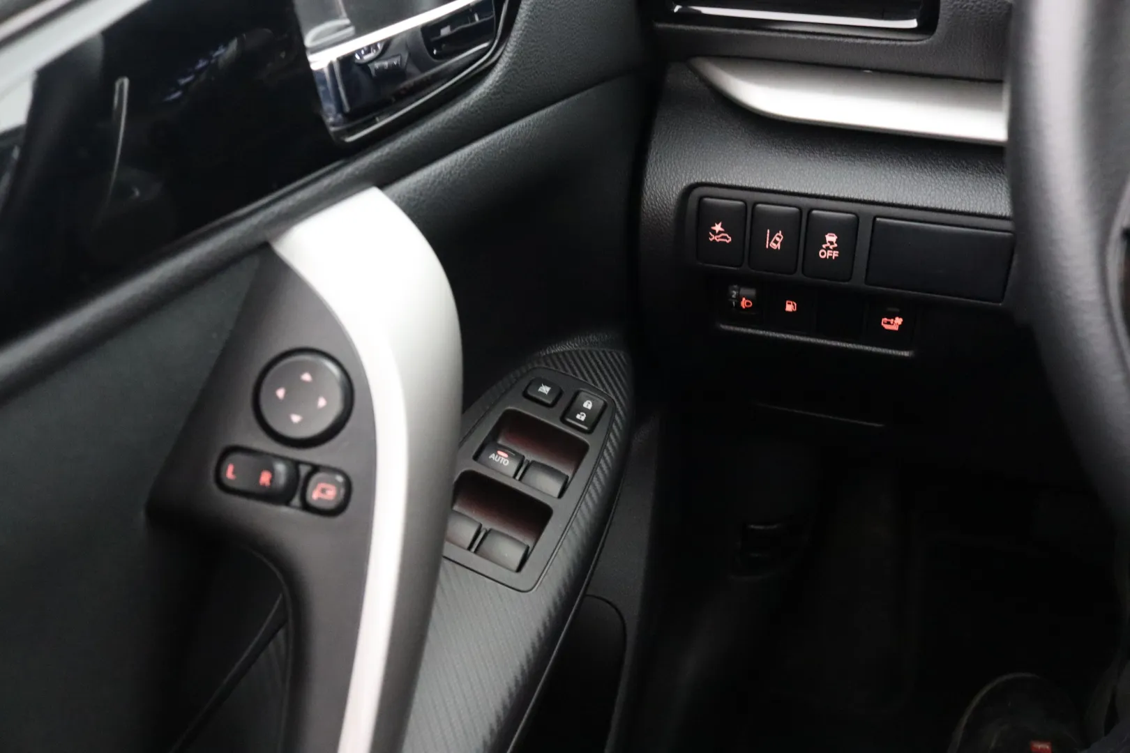 MITSUBISHI Eclipse Cross LRX-930 carousel image