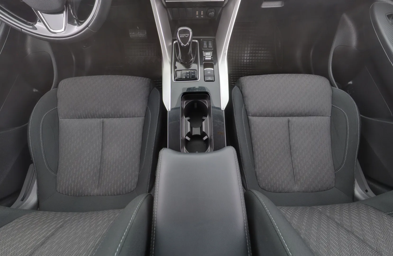 MITSUBISHI Eclipse Cross LRX-930 carousel image