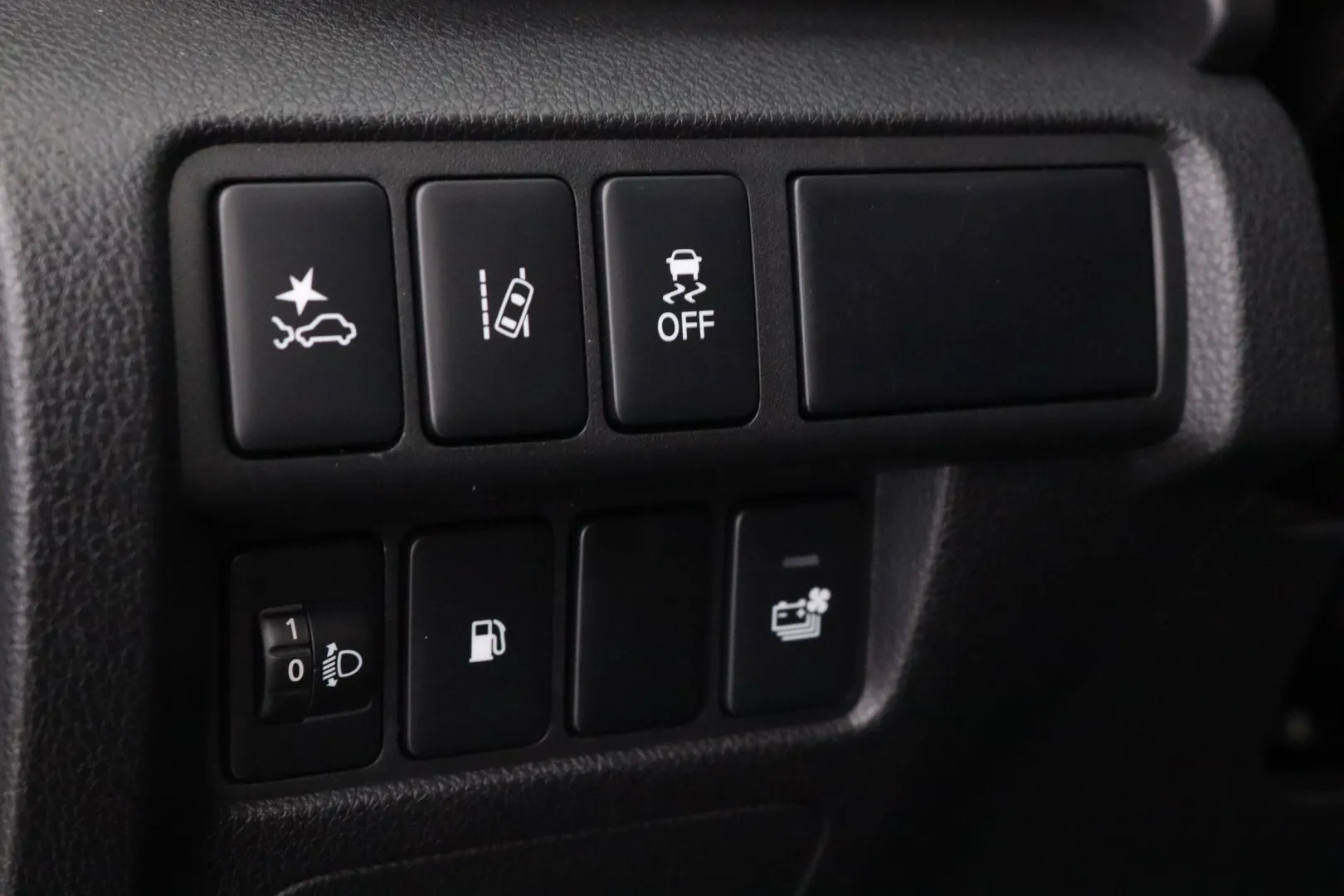 MITSUBISHI Eclipse Cross LRX-930 carousel image