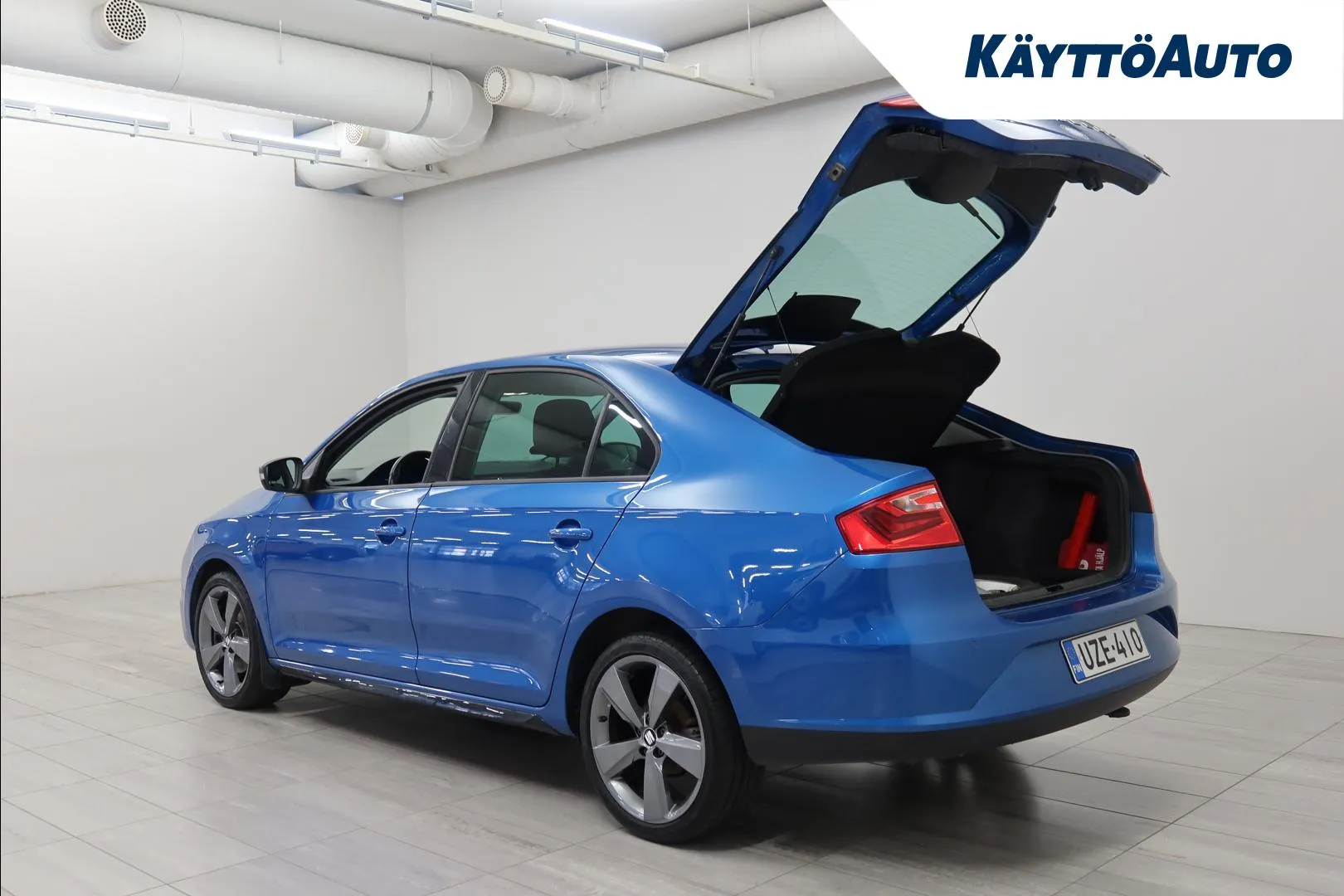 SEAT Toledo UZE-410 carousel image
