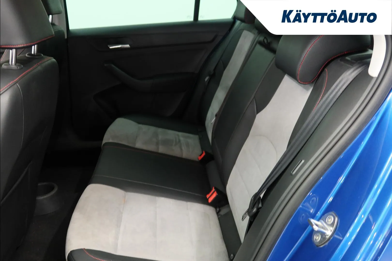 SEAT Toledo UZE-410 carousel image