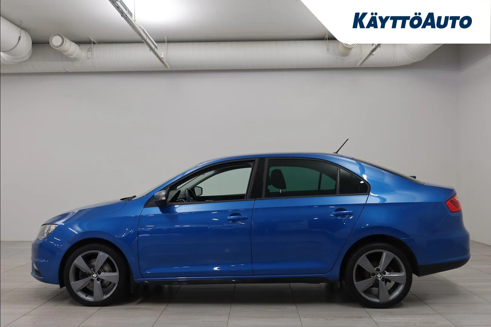 SEAT Toledo UZE-410 carousel image