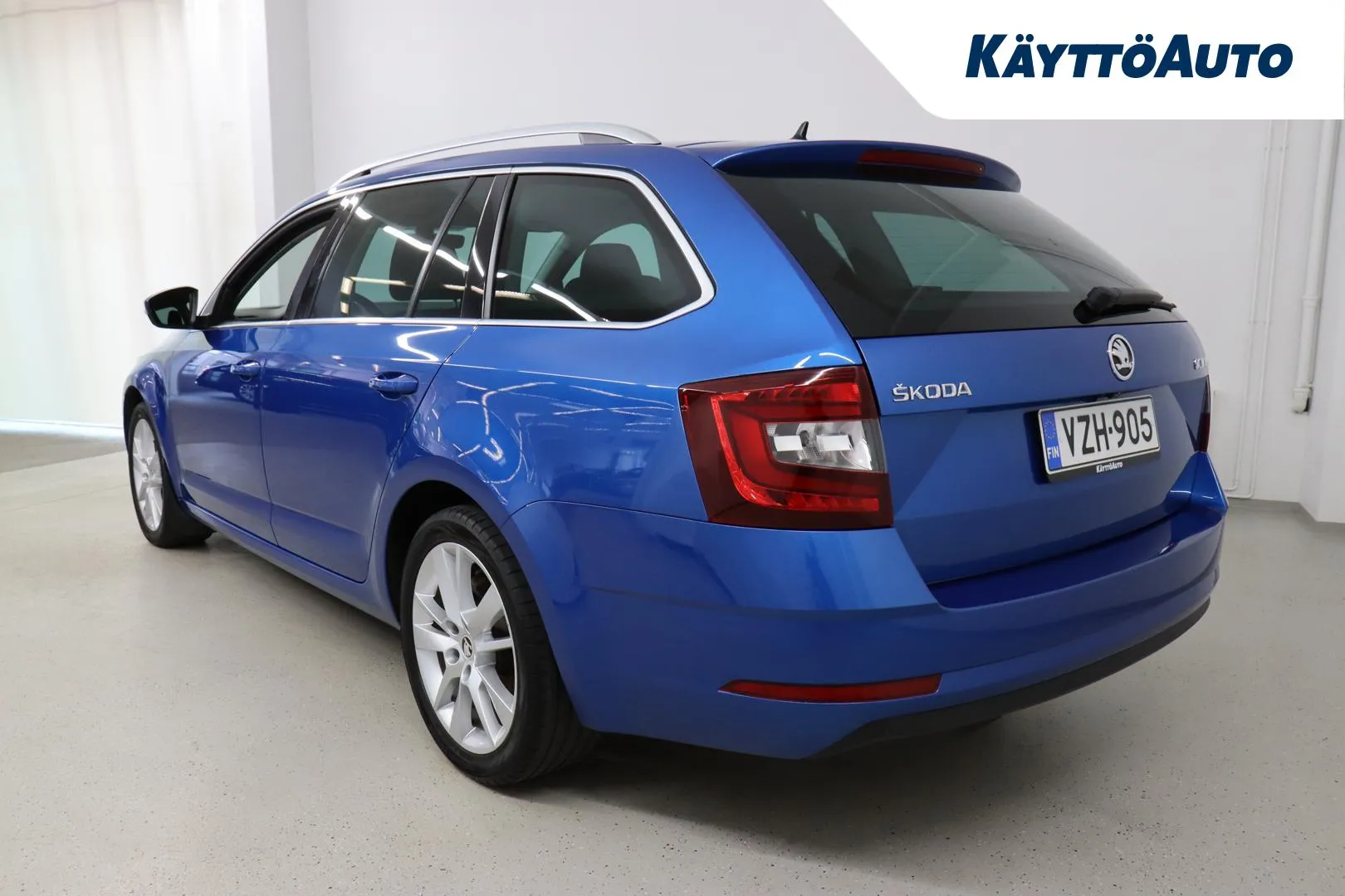 SKODA Octavia VZH-905 carousel image