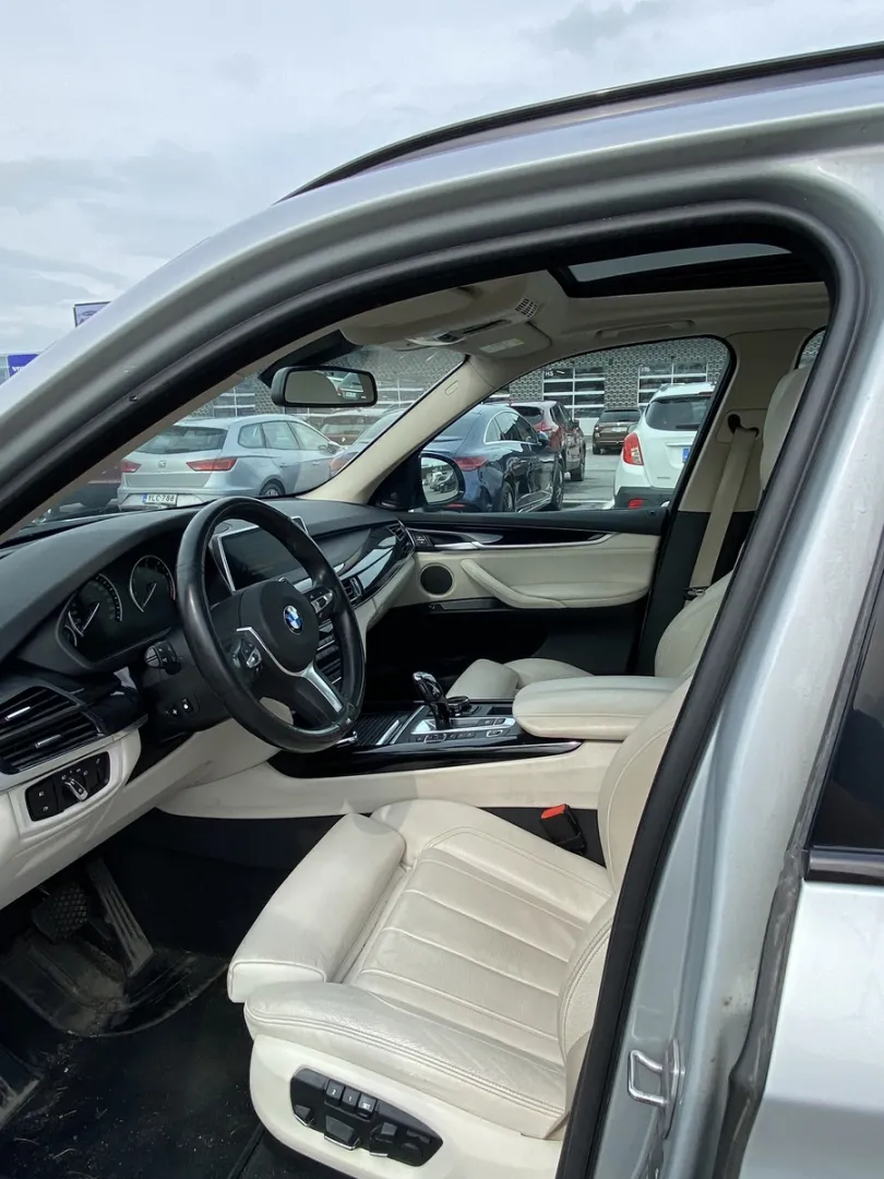 BMW X5 YIY-516 carousel image