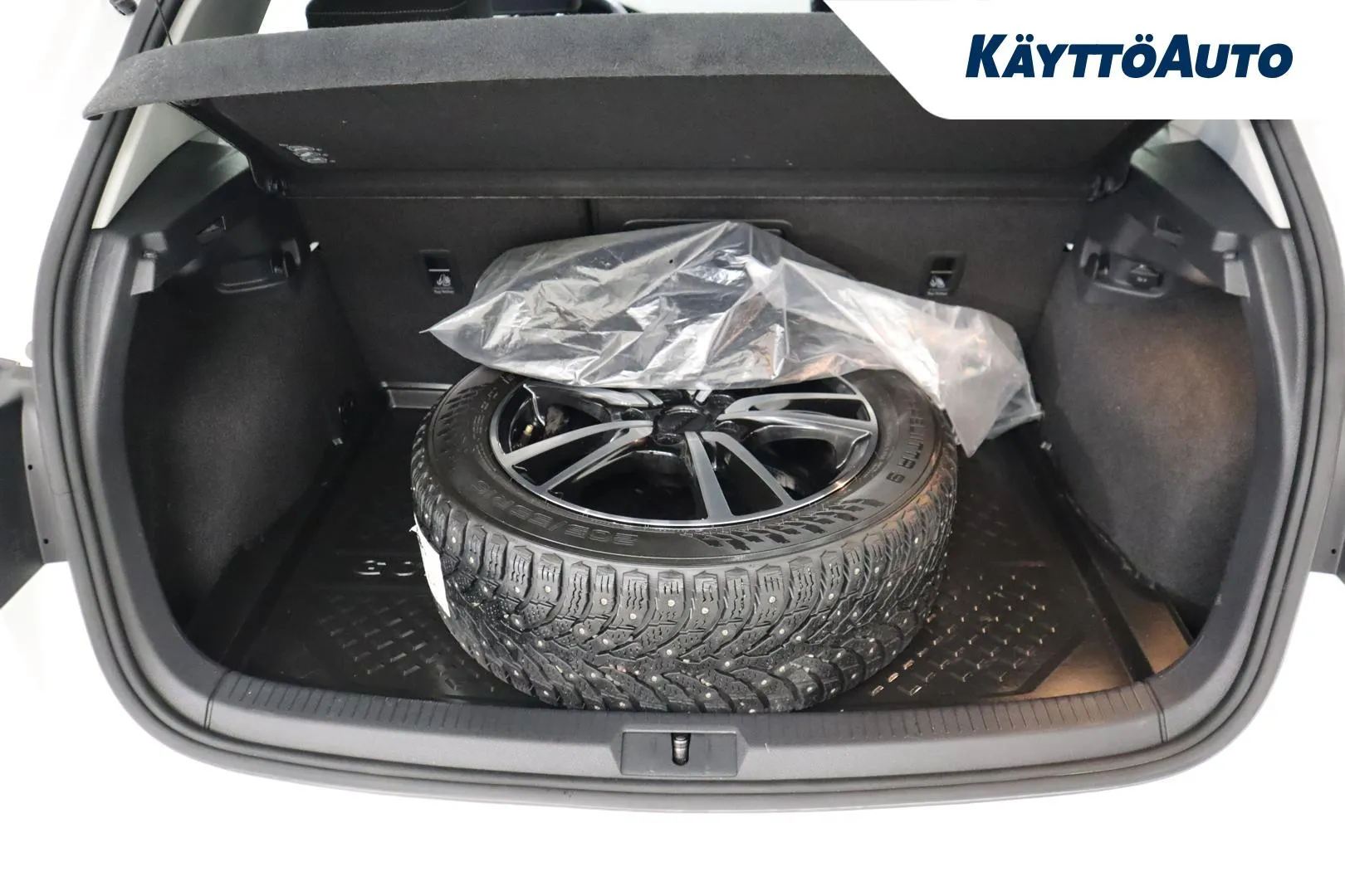 VOLKSWAGEN Golf SML-110 carousel image