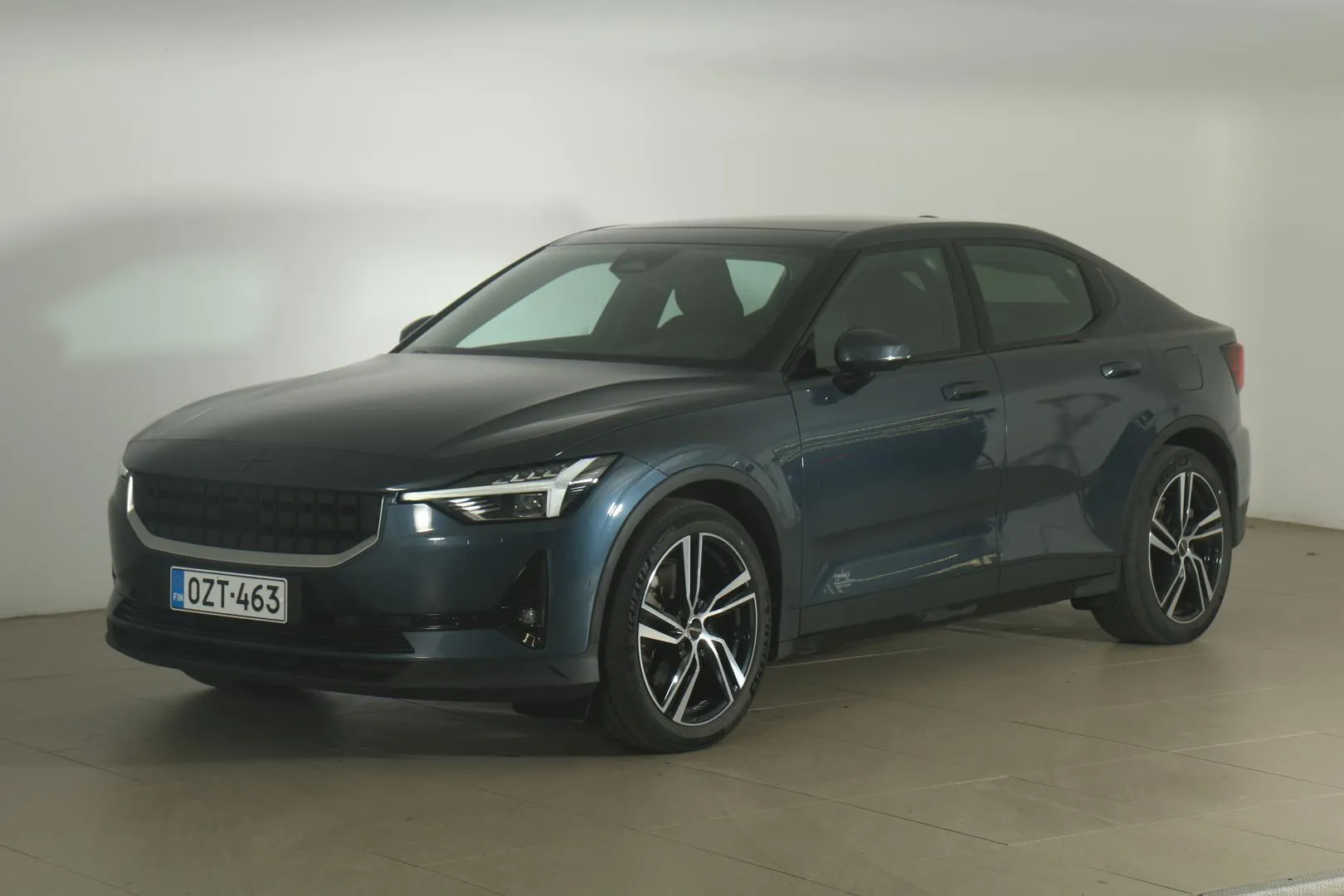 POLESTAR 2 OZT-463 carousel image