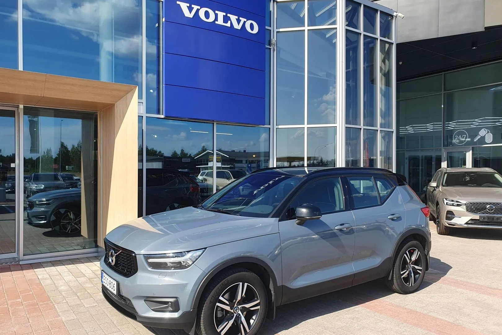 VOLVO XC40 ESO-806 carousel image