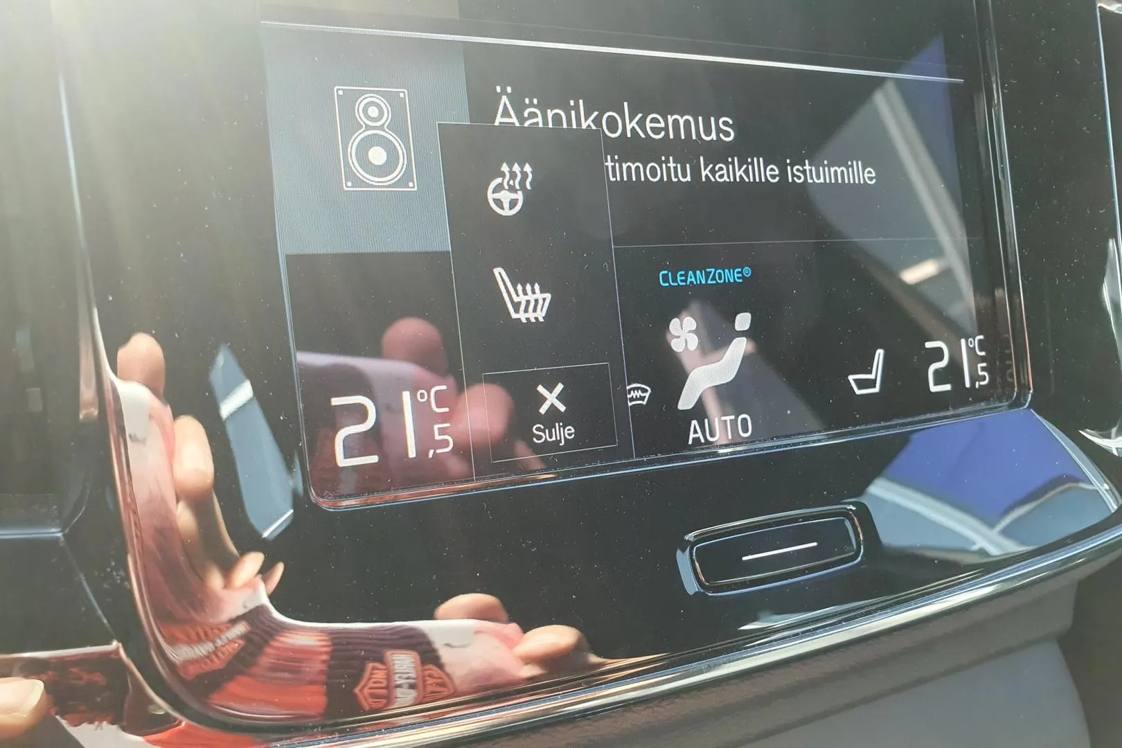VOLVO XC40 ESO-806 carousel image