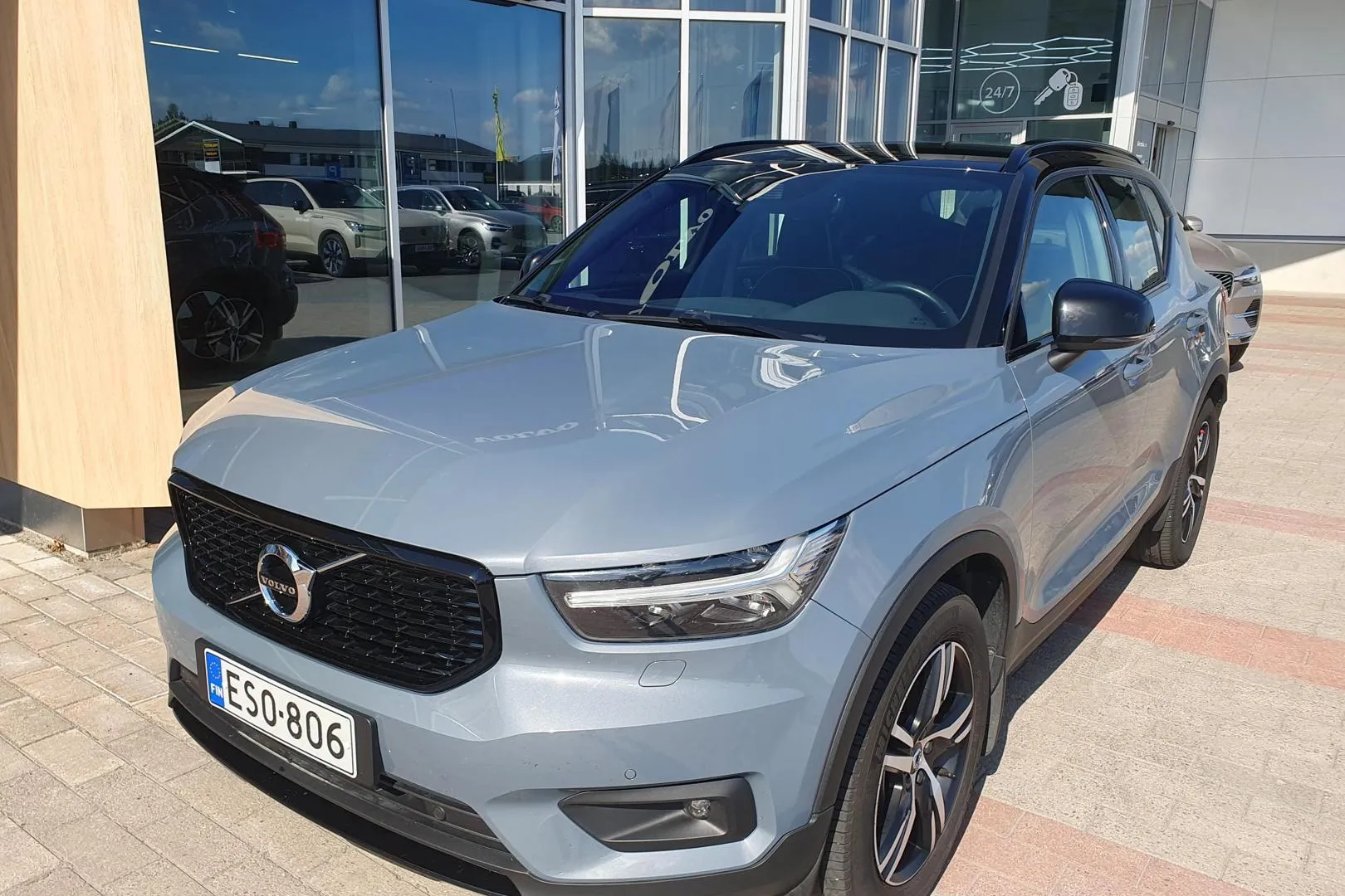 VOLVO XC40 ESO-806 carousel image