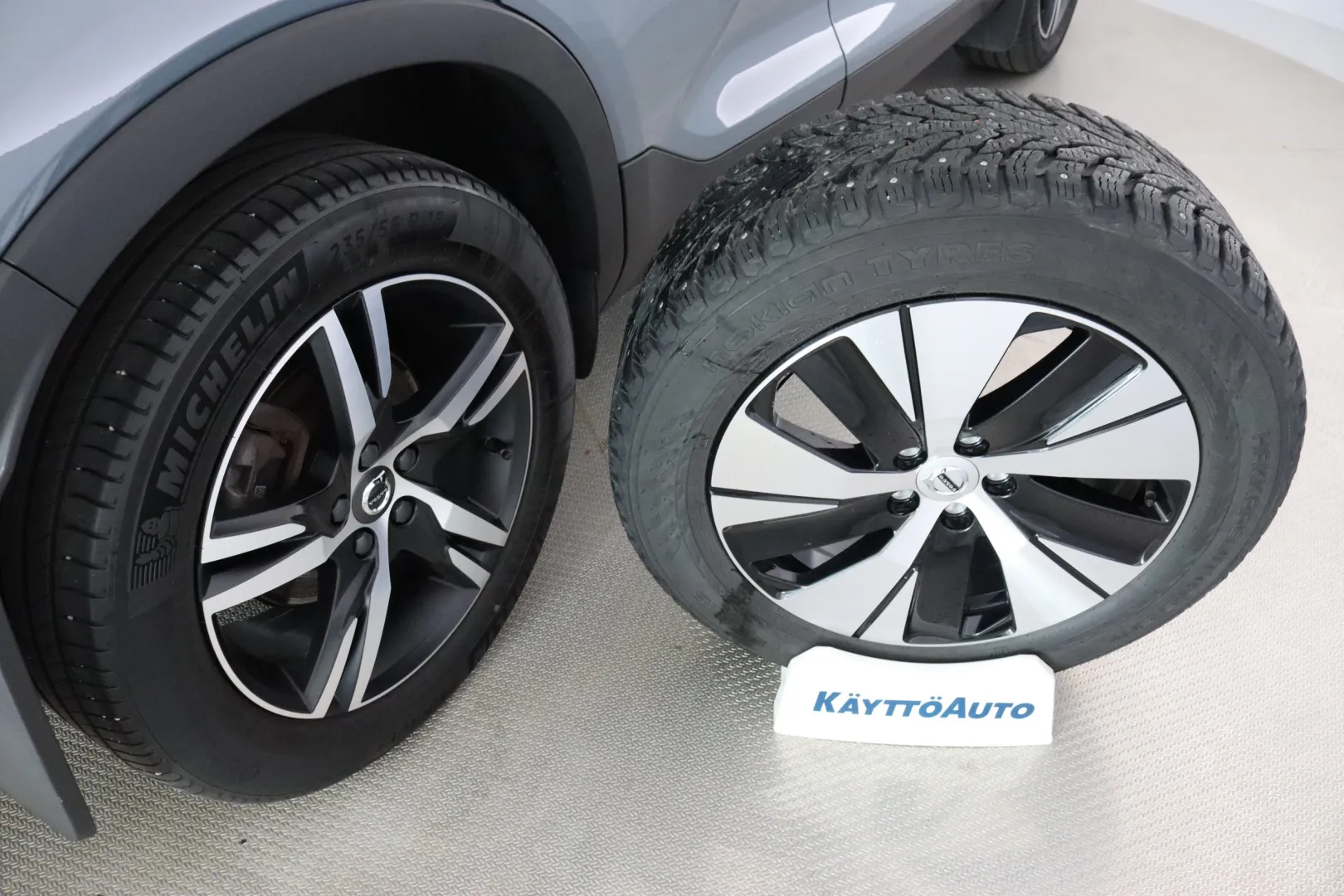 VOLVO XC40 ESO-806 carousel image