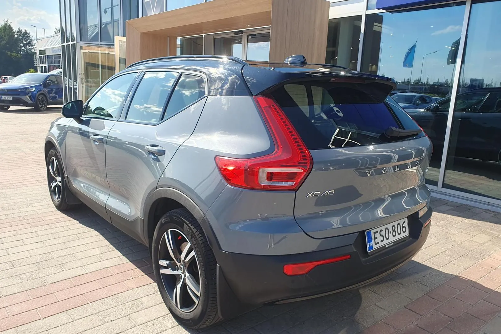 VOLVO XC40 ESO-806 carousel image