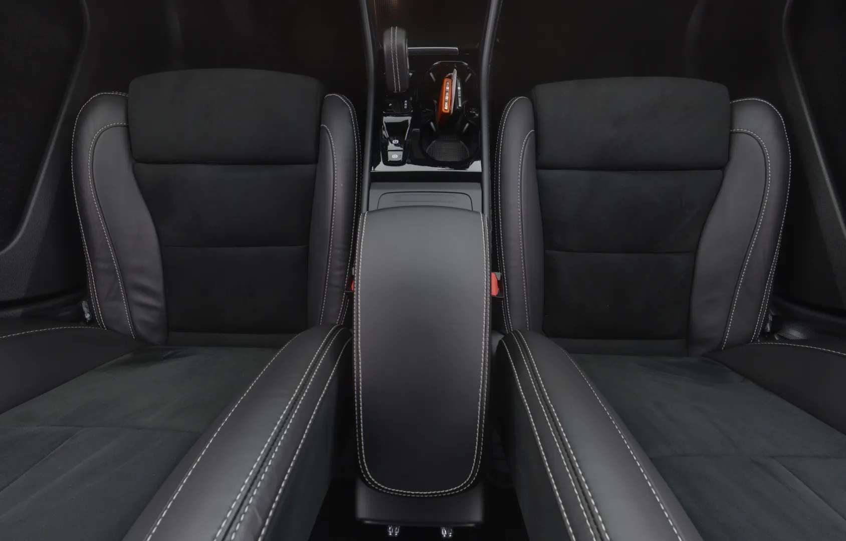VOLVO XC40 ESO-806 carousel image