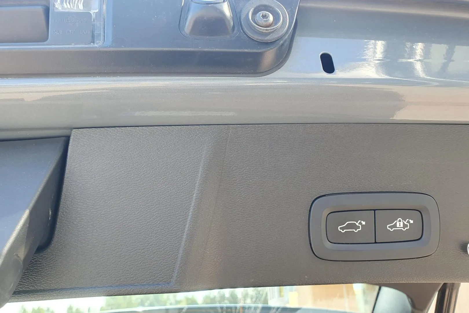 VOLVO XC40 ESO-806 carousel image