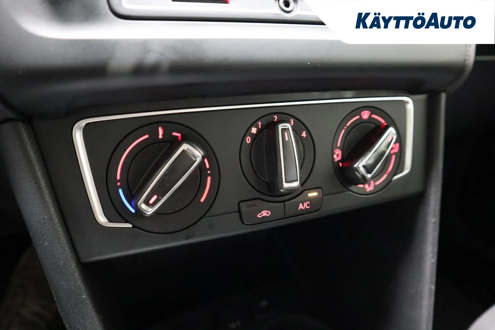 Volkswagen Polo NKC-434 carousel image