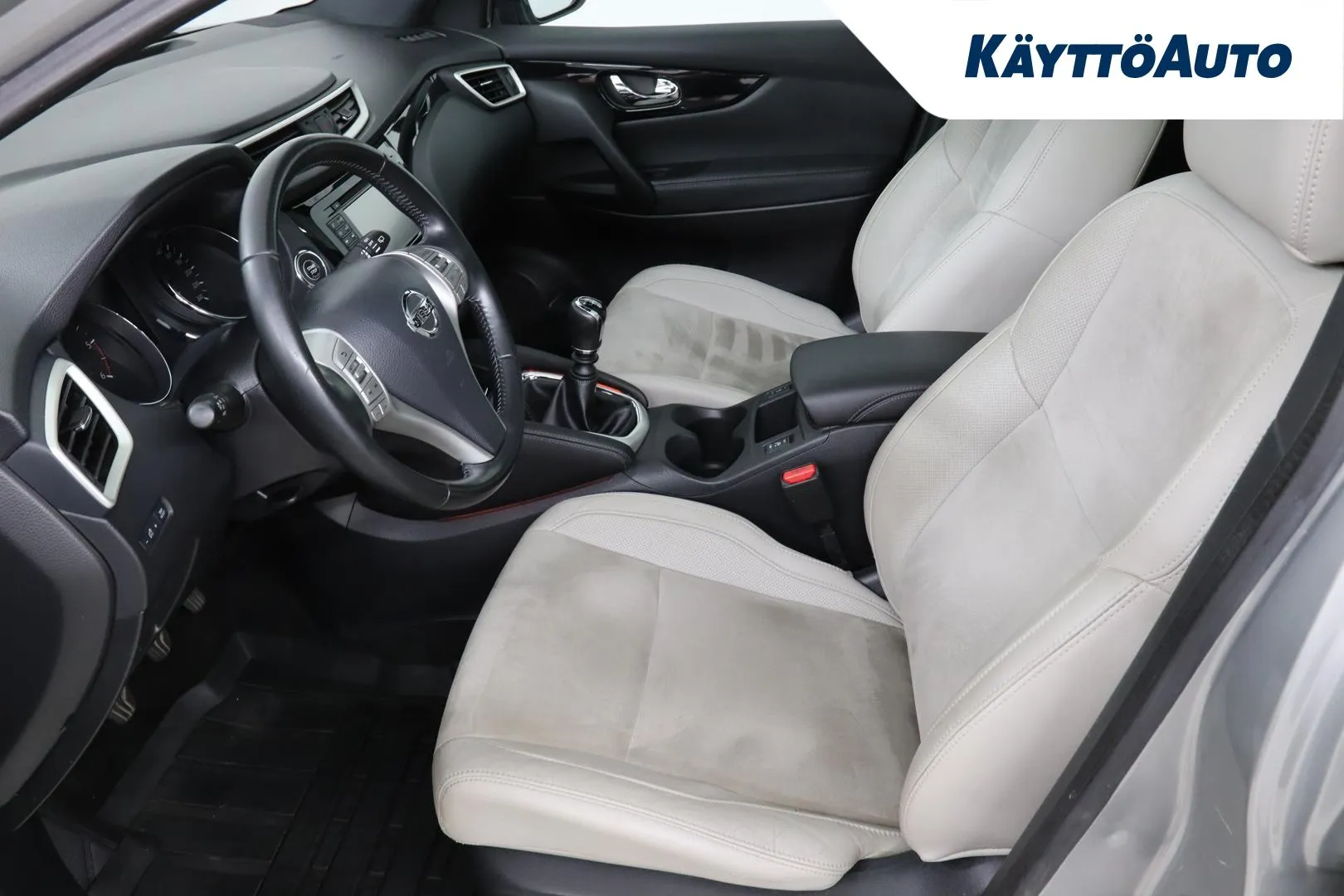 Nissan Qashqai XVR-780 carousel image