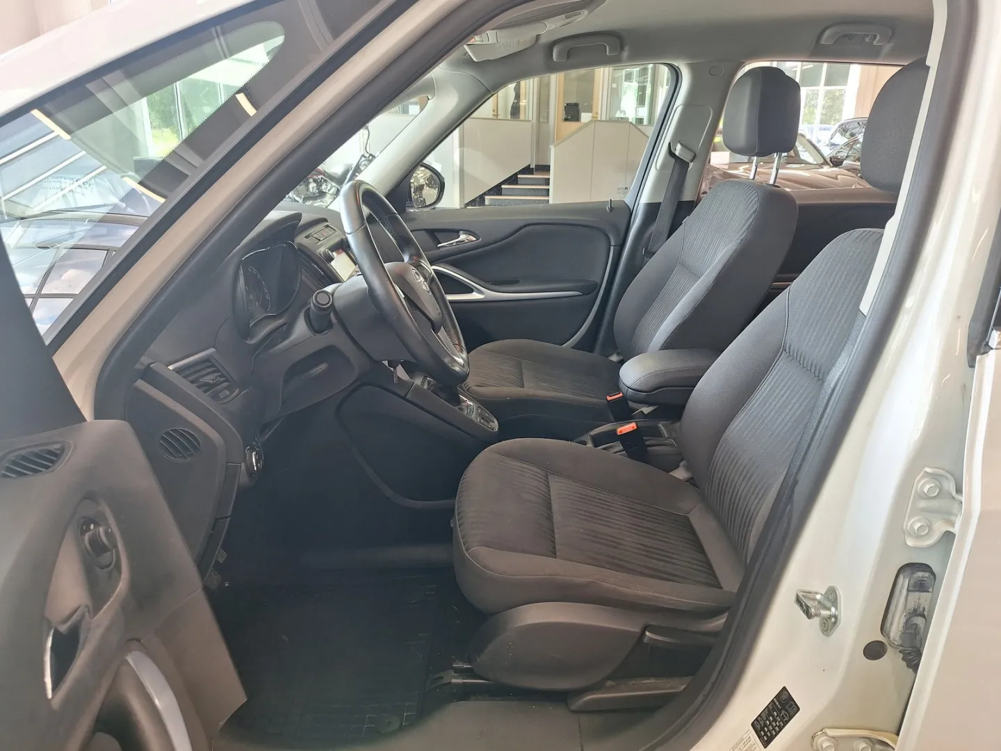 Opel Zafira GMJ-643 carousel image