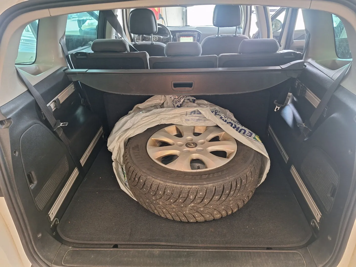 Opel Zafira GMJ-643 carousel image