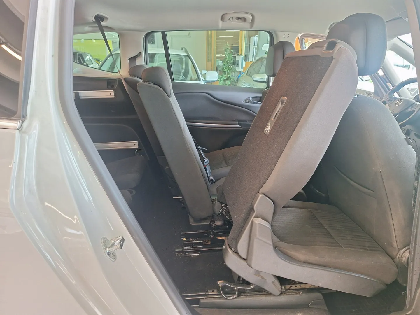 Opel Zafira GMJ-643 carousel image
