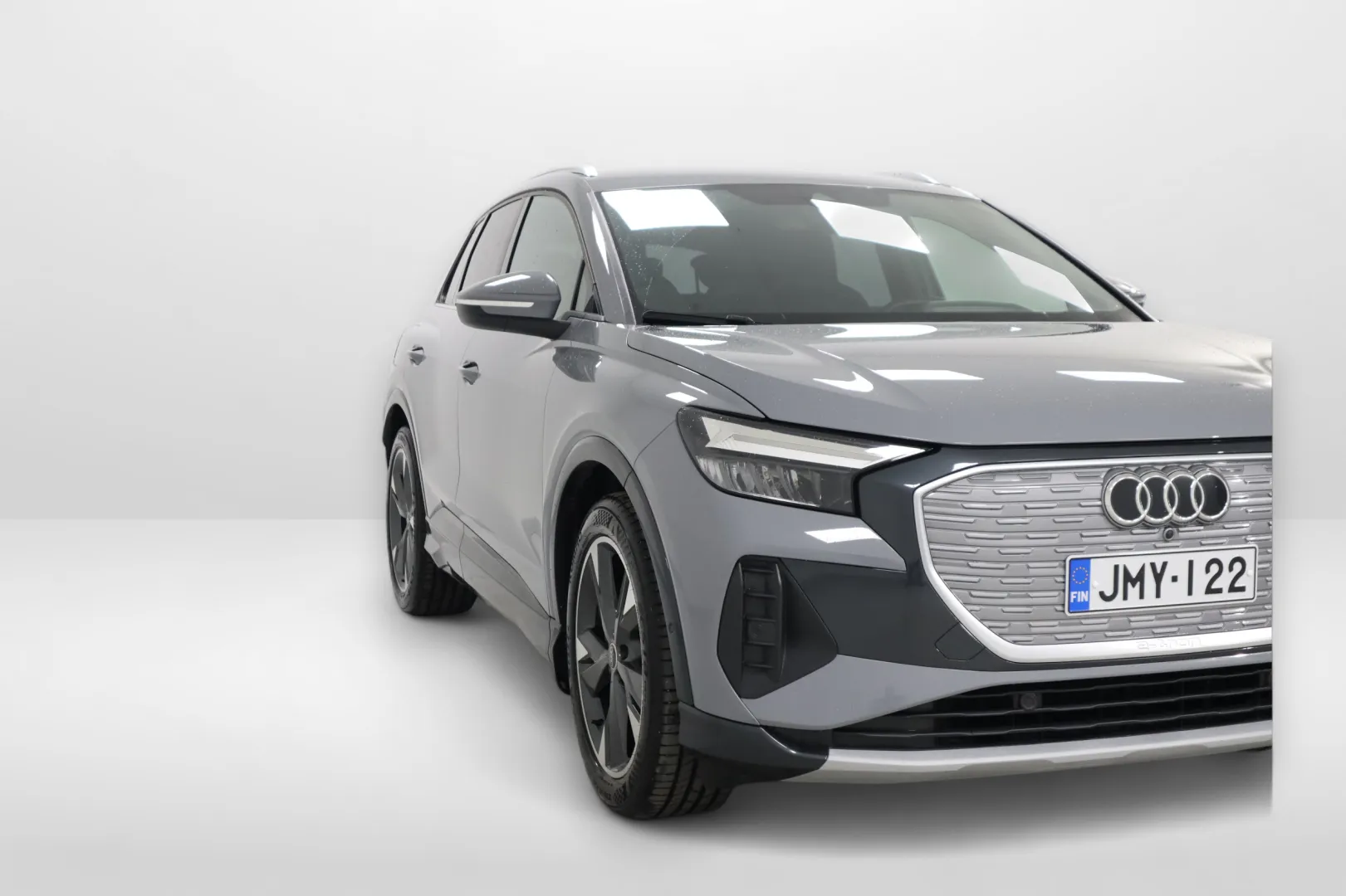 AUDI Q4 e-tron JMY-122 carousel image