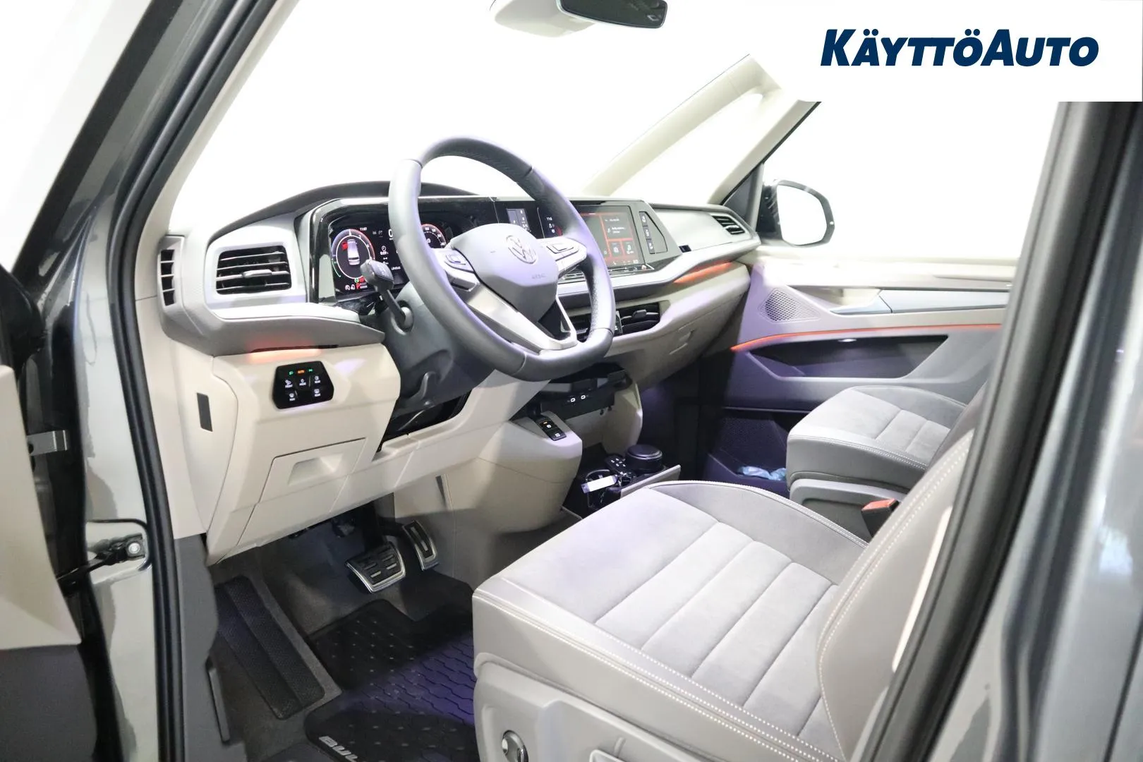 Volkswagen Multivan ZPS-849 carousel image