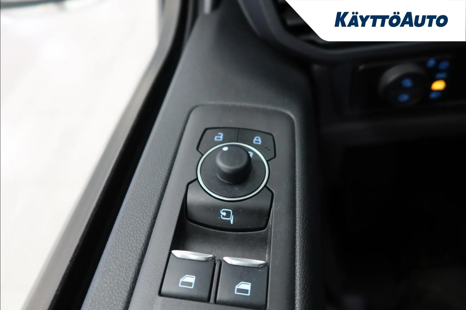 FORD Transit Custom KXC-646 carousel image