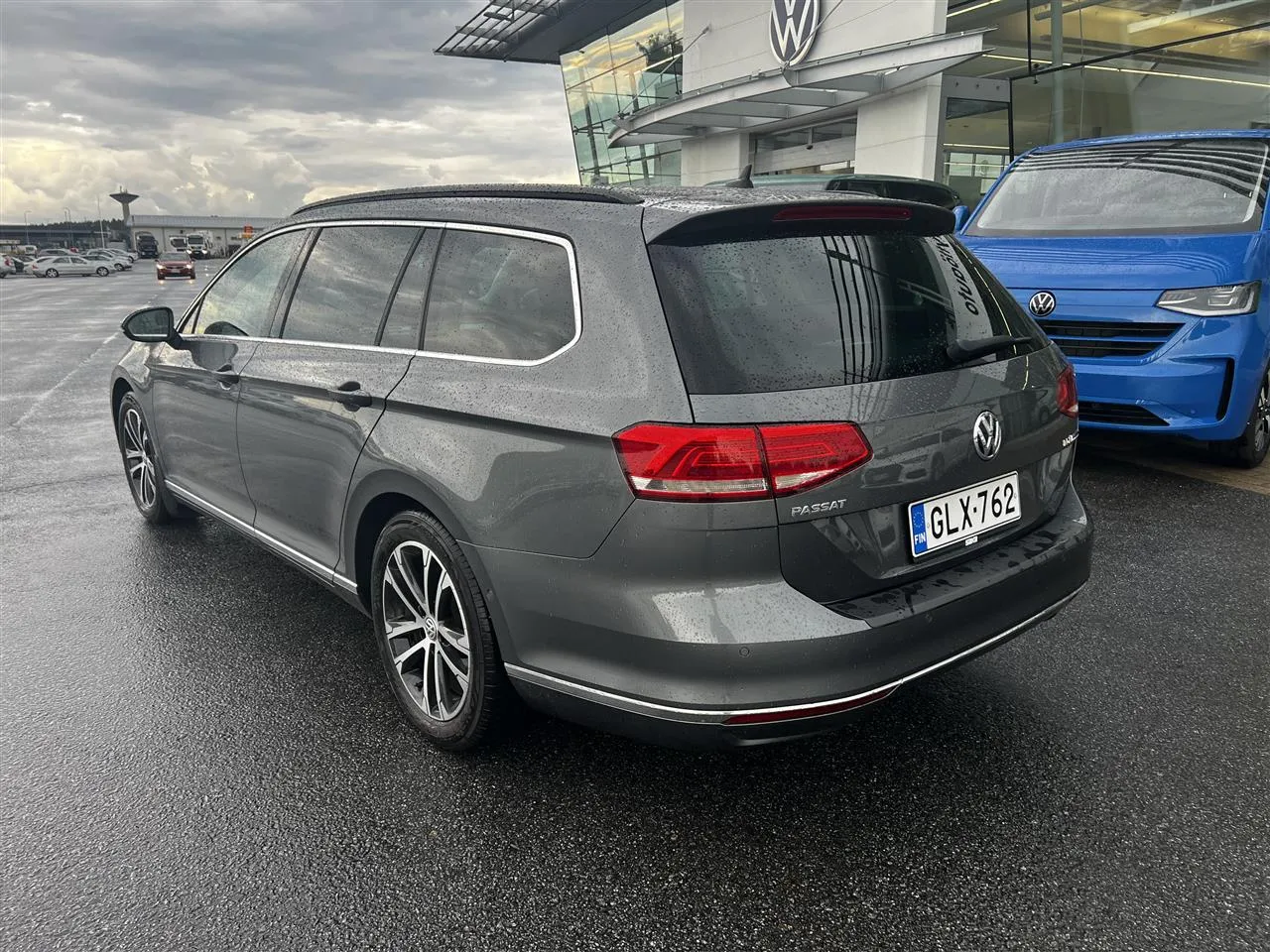 VOLKSWAGEN Passat GLX-762 carousel image