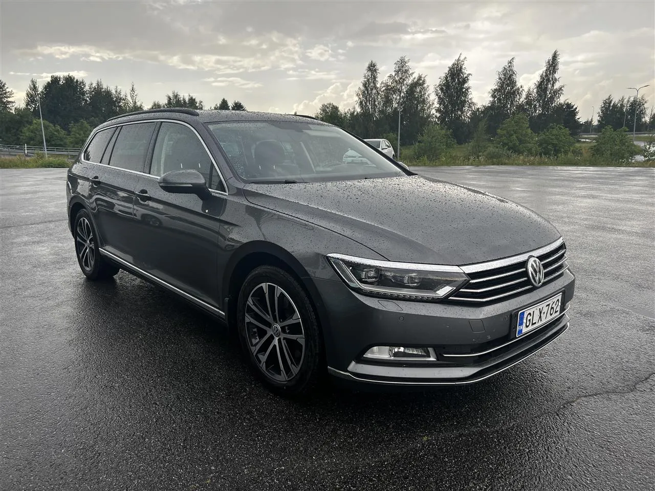 VOLKSWAGEN Passat GLX-762 carousel image