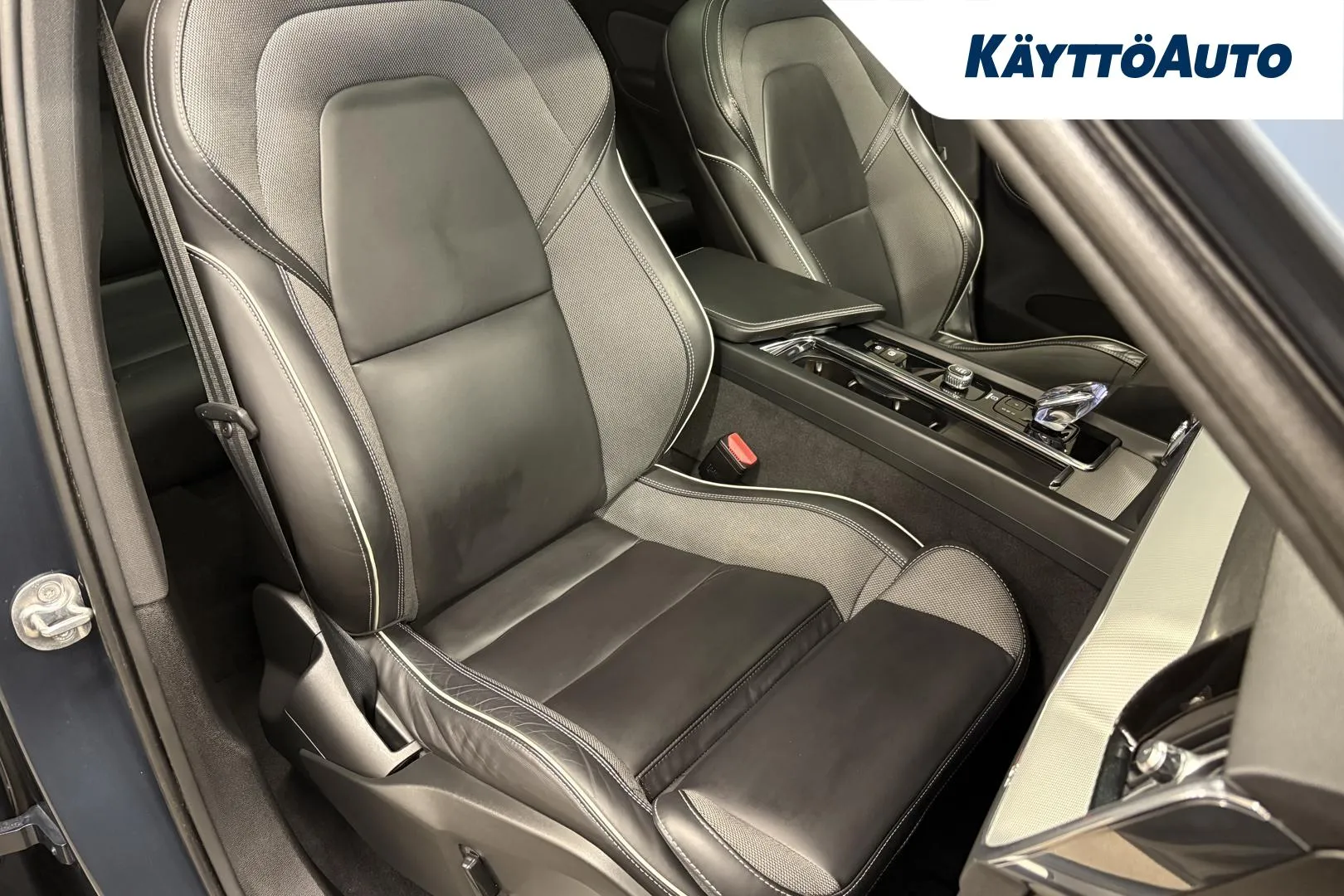VOLVO XC60 GPK-265 carousel image
