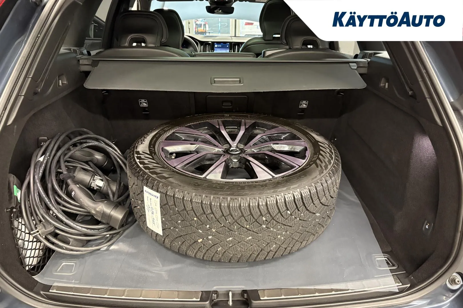VOLVO XC60 GPK-265 carousel image