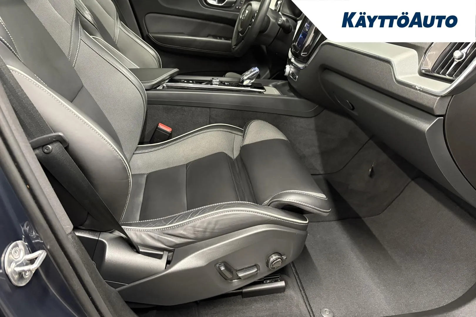 VOLVO XC60 GPK-265 carousel image