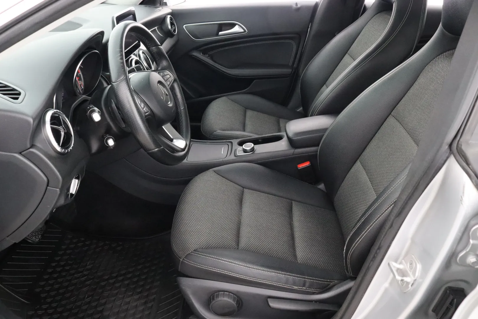 MERCEDES-BENZ CLA SNM-713 carousel image