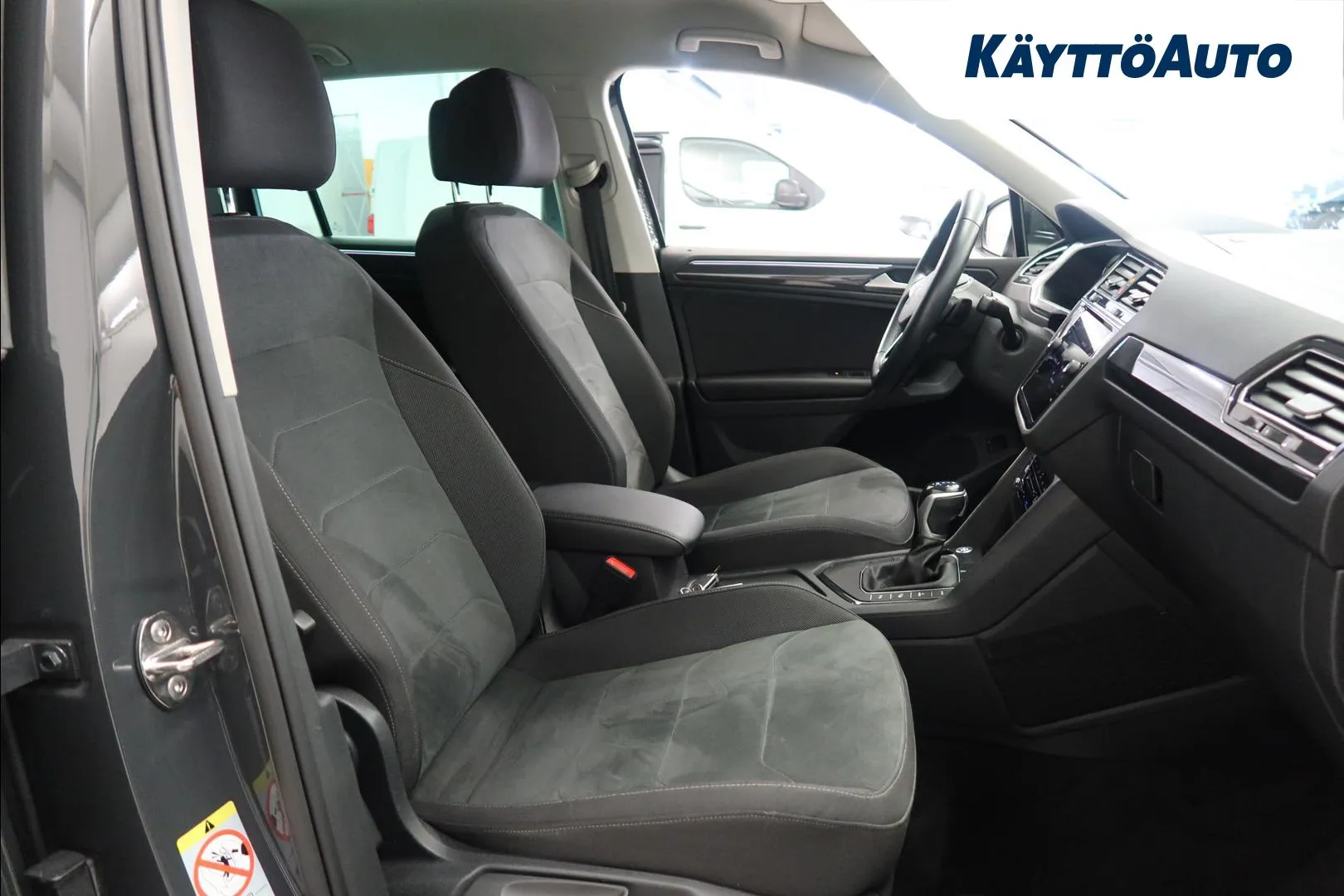Volkswagen Tiguan CPM-915 carousel image