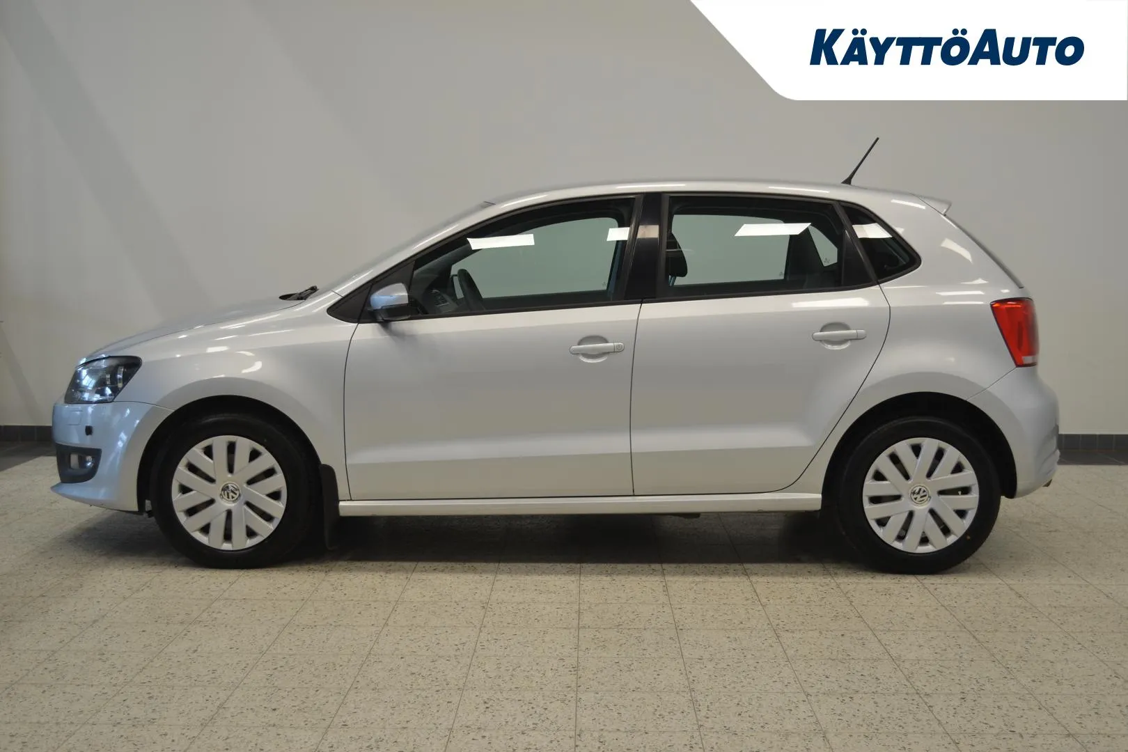 VOLKSWAGEN Polo IJJ-590 carousel image