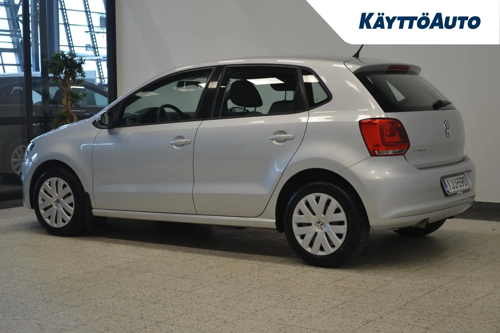 VOLKSWAGEN Polo IJJ-590 carousel image