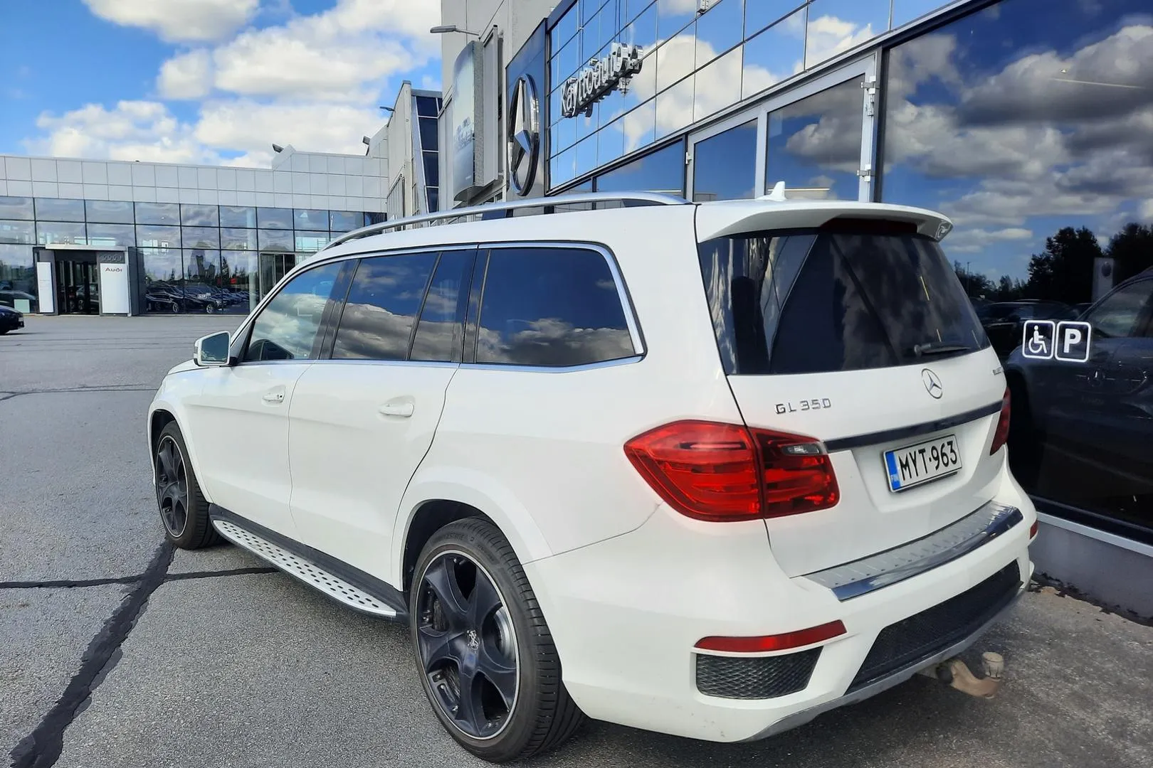 MERCEDES-BENZ GL MYT-963 carousel image