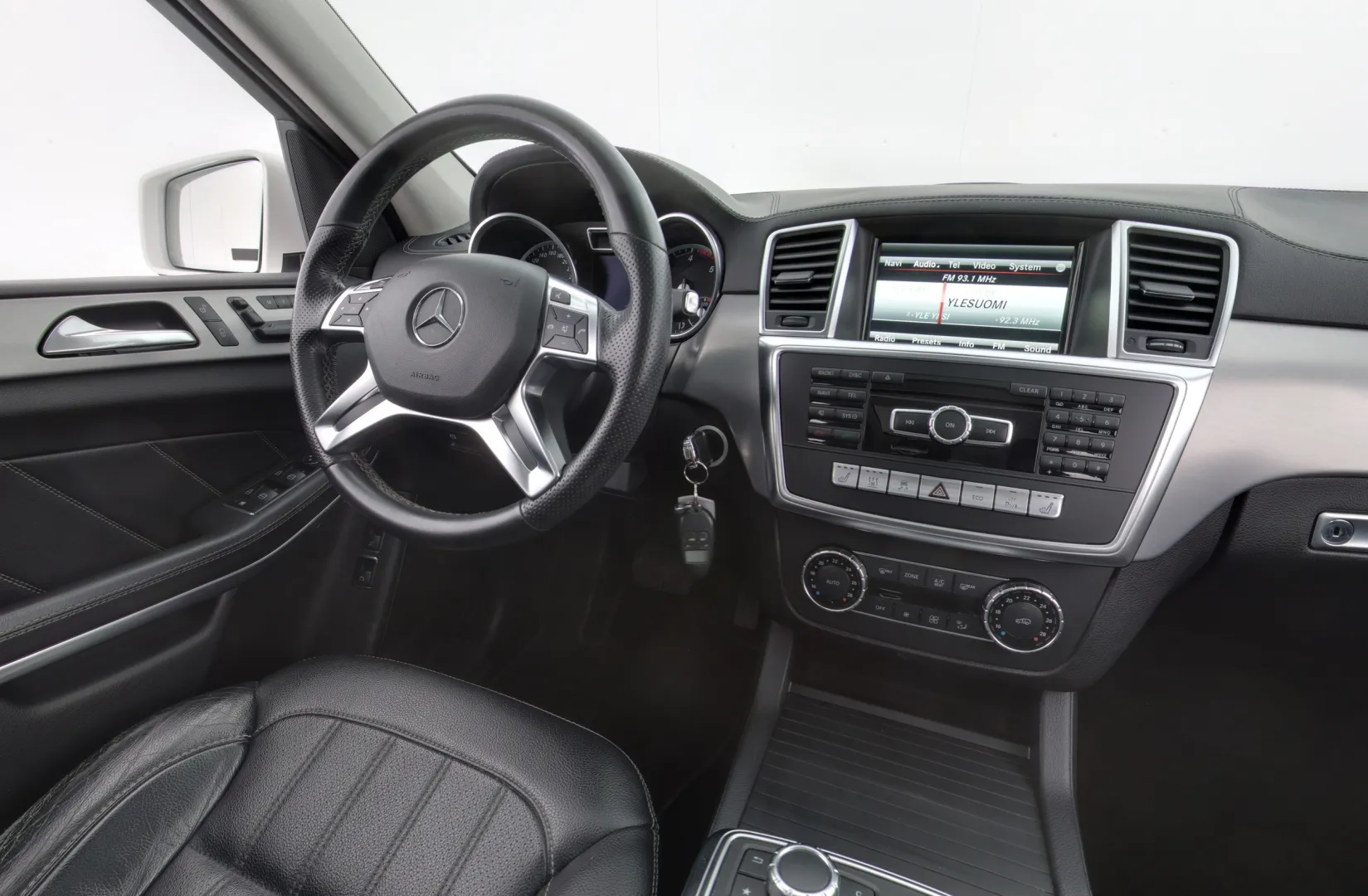 MERCEDES-BENZ GL MYT-963 carousel image