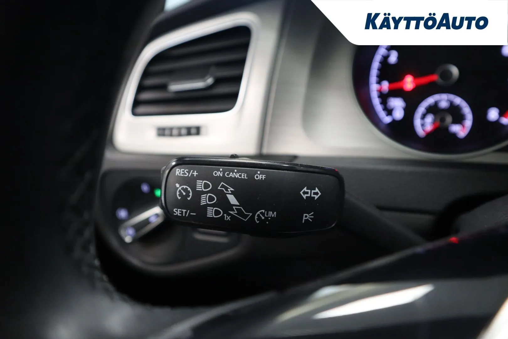 VOLKSWAGEN Golf XNM-276 carousel image