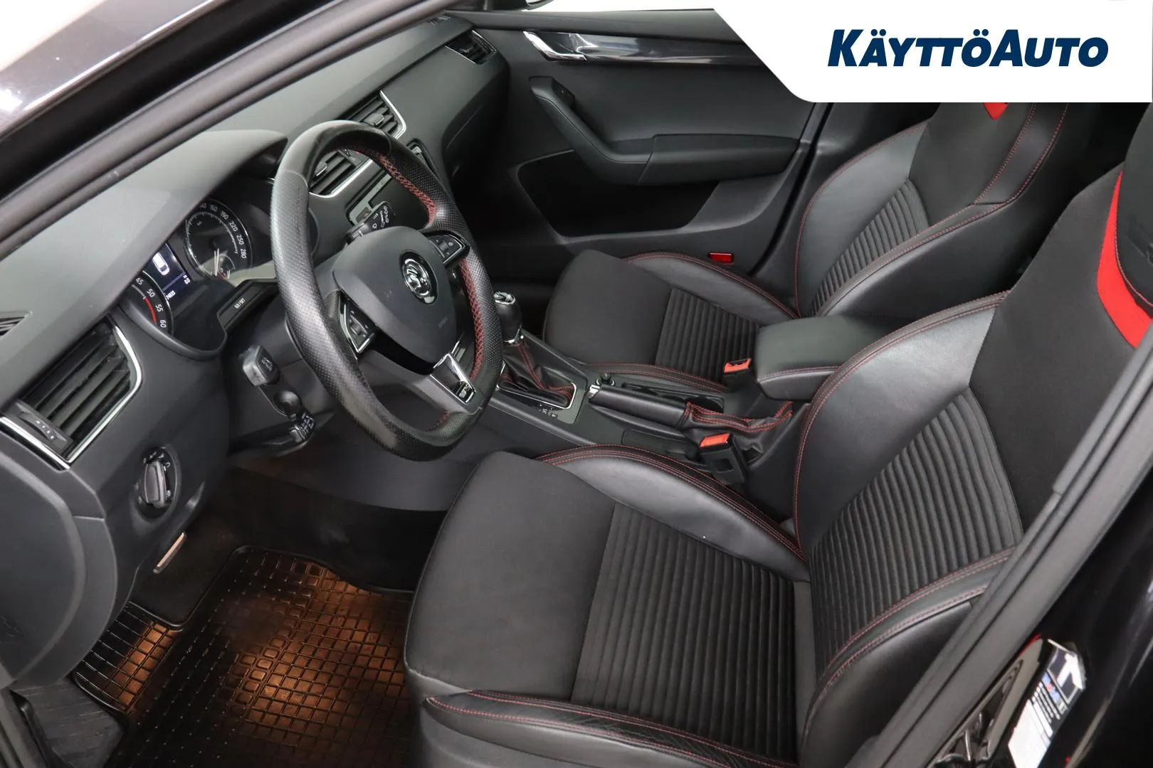 SKODA Octavia LNB-118 carousel image