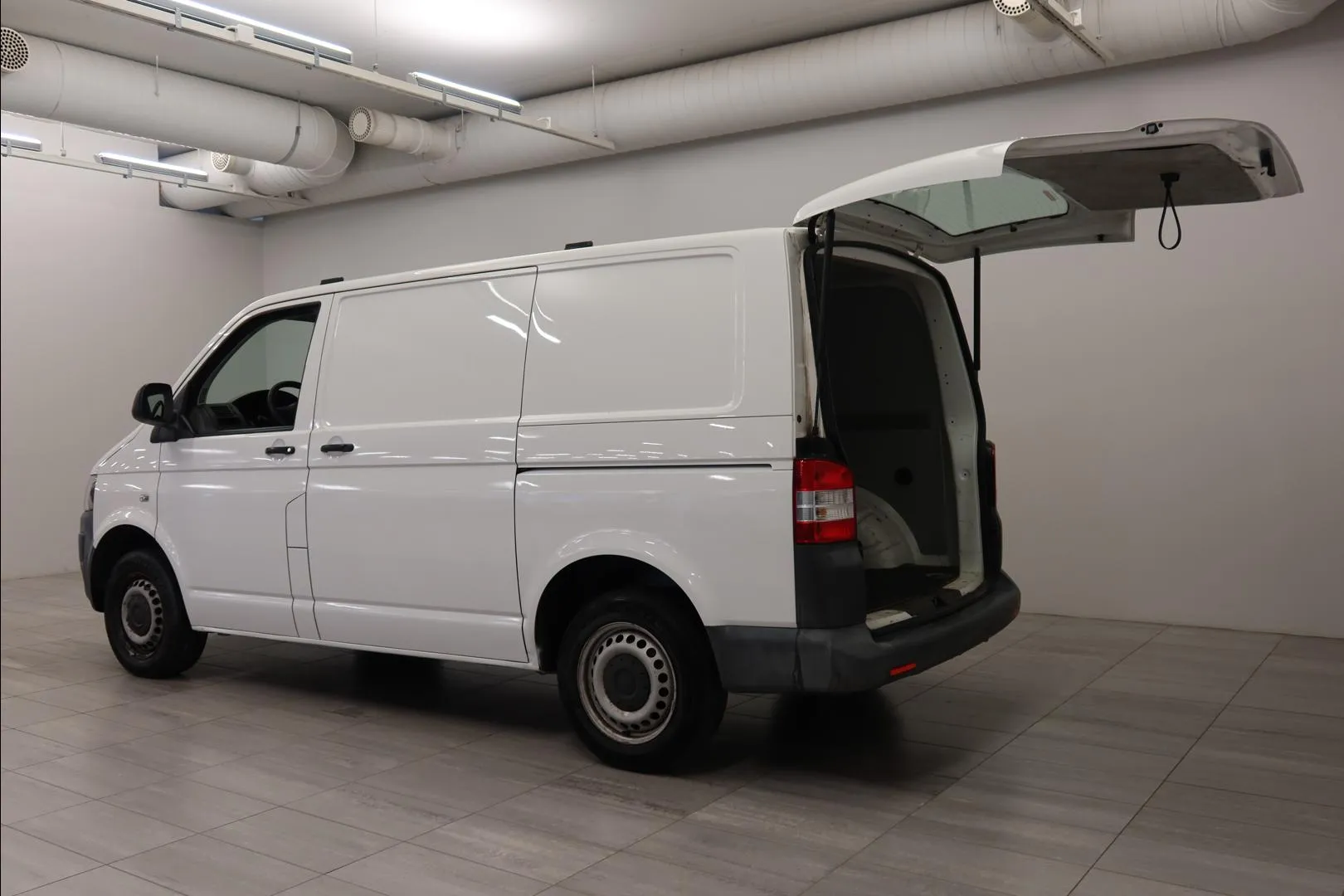 VOLKSWAGEN Transporter FJX-625 carousel image
