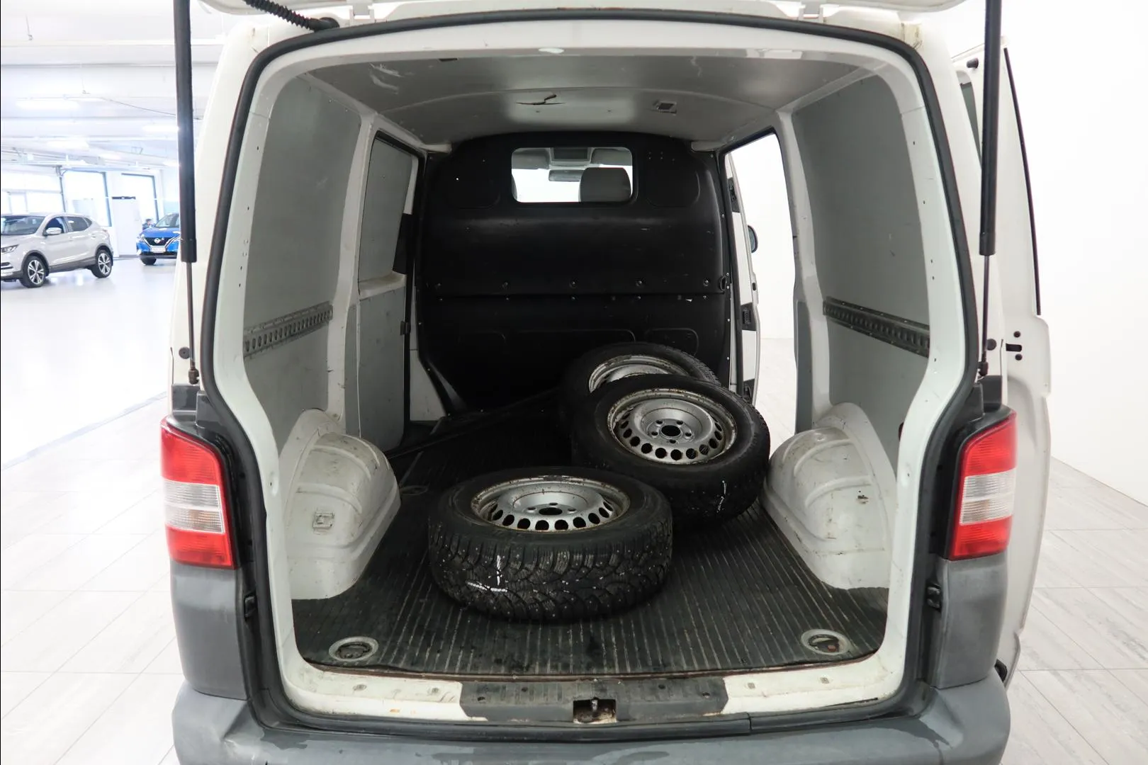 VOLKSWAGEN Transporter FJX-625 carousel image