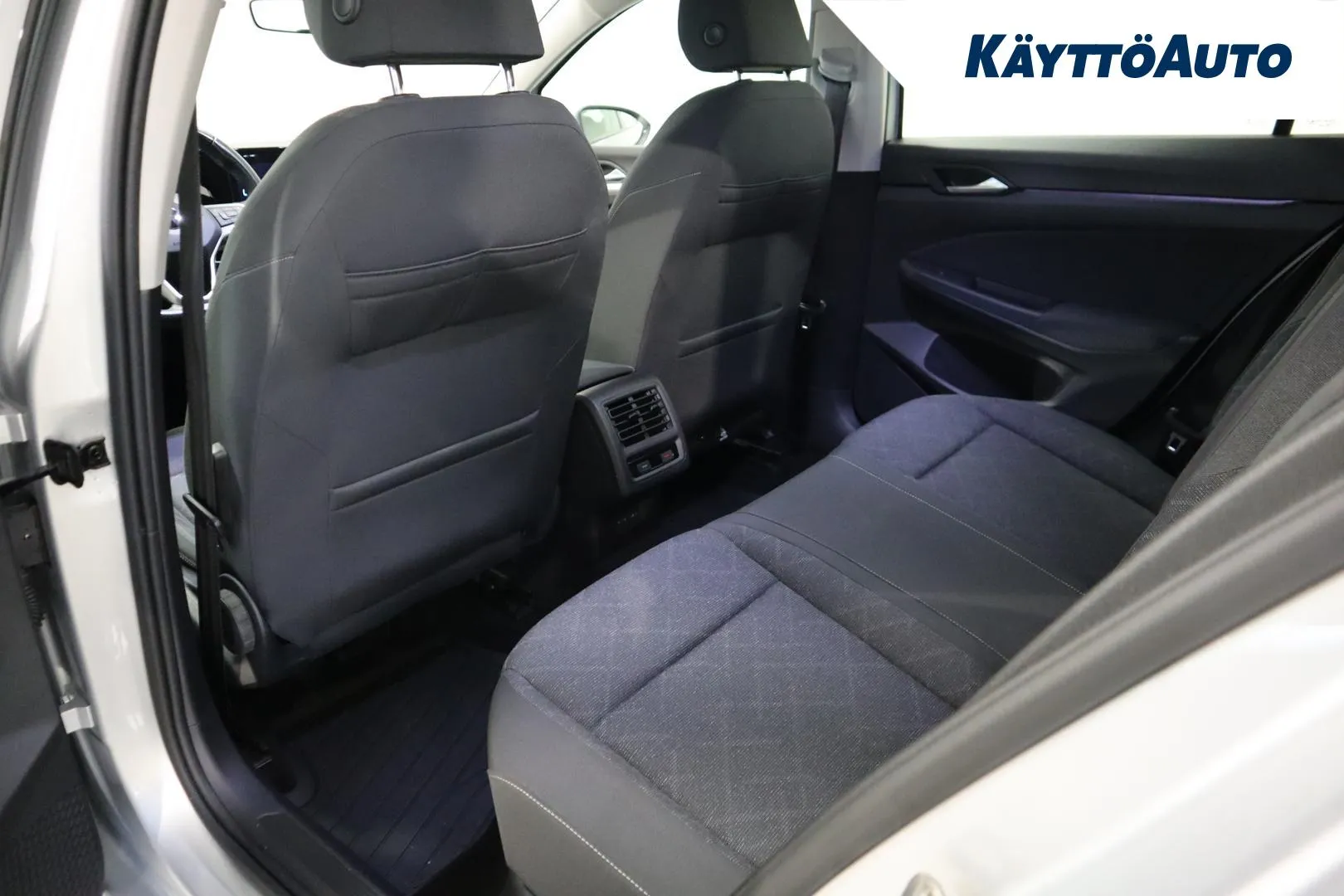 VOLKSWAGEN Golf XPL-882 carousel image