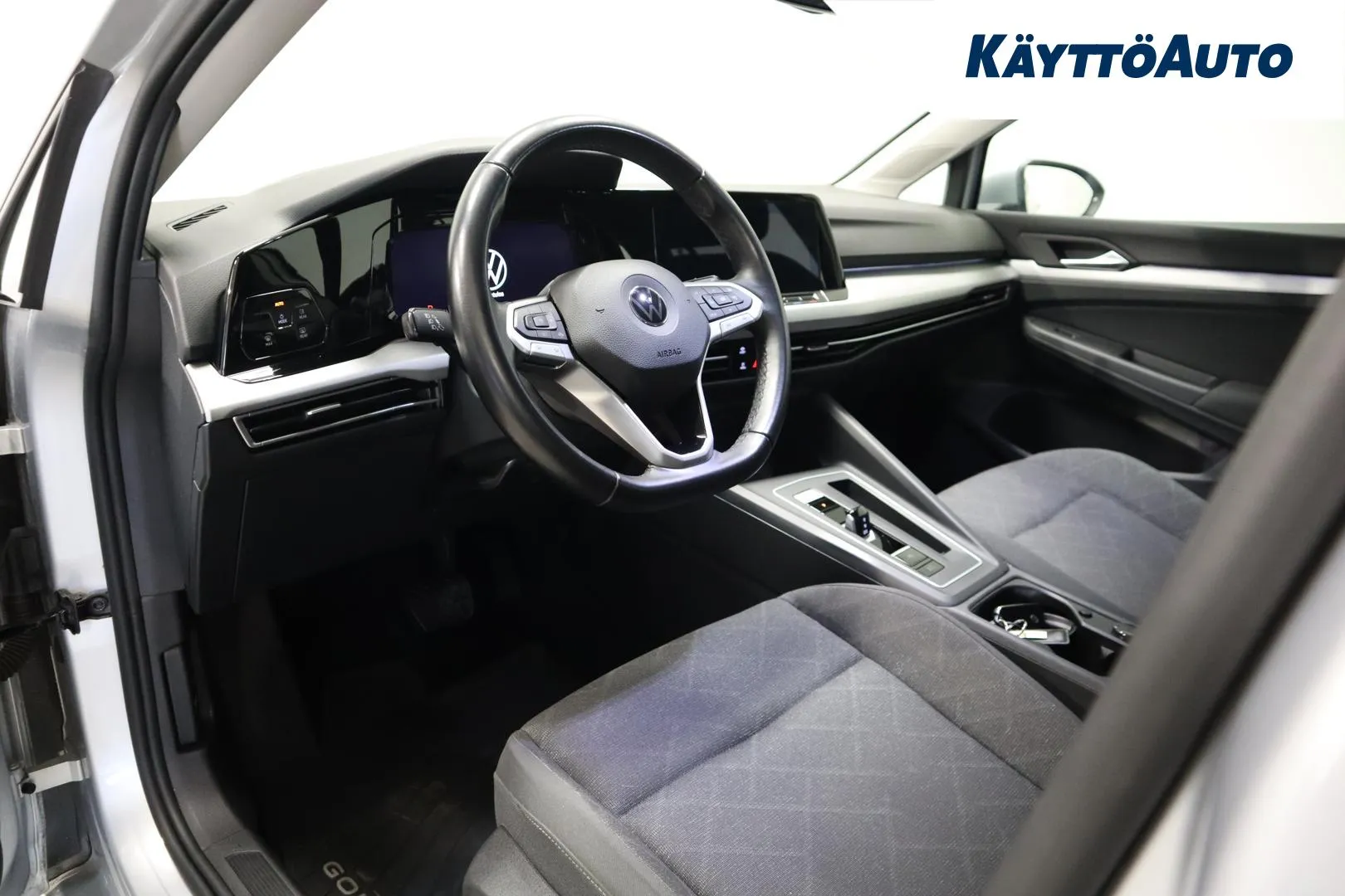 VOLKSWAGEN Golf XPL-882 carousel image