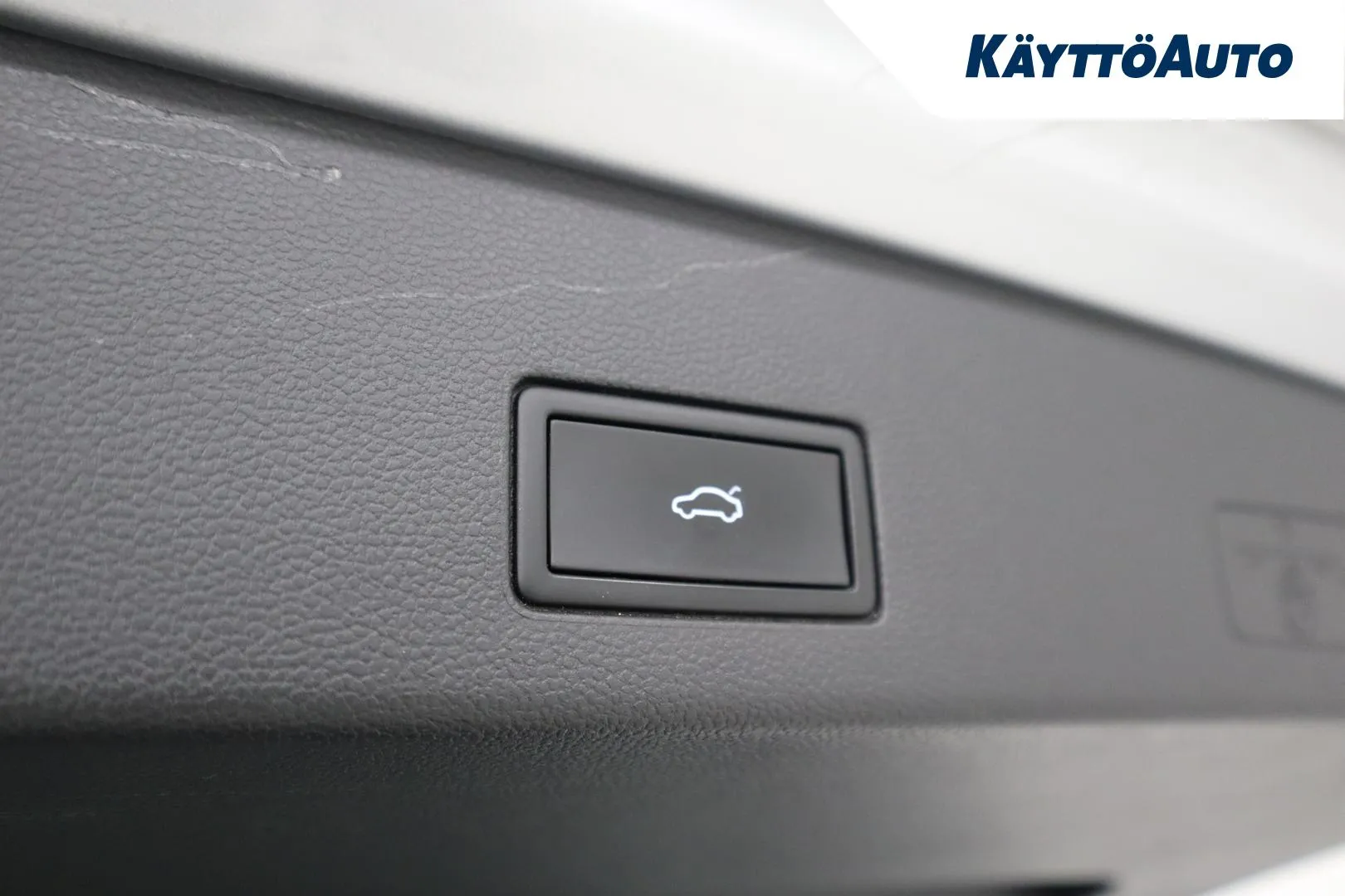 VOLKSWAGEN Golf XPL-882 carousel image