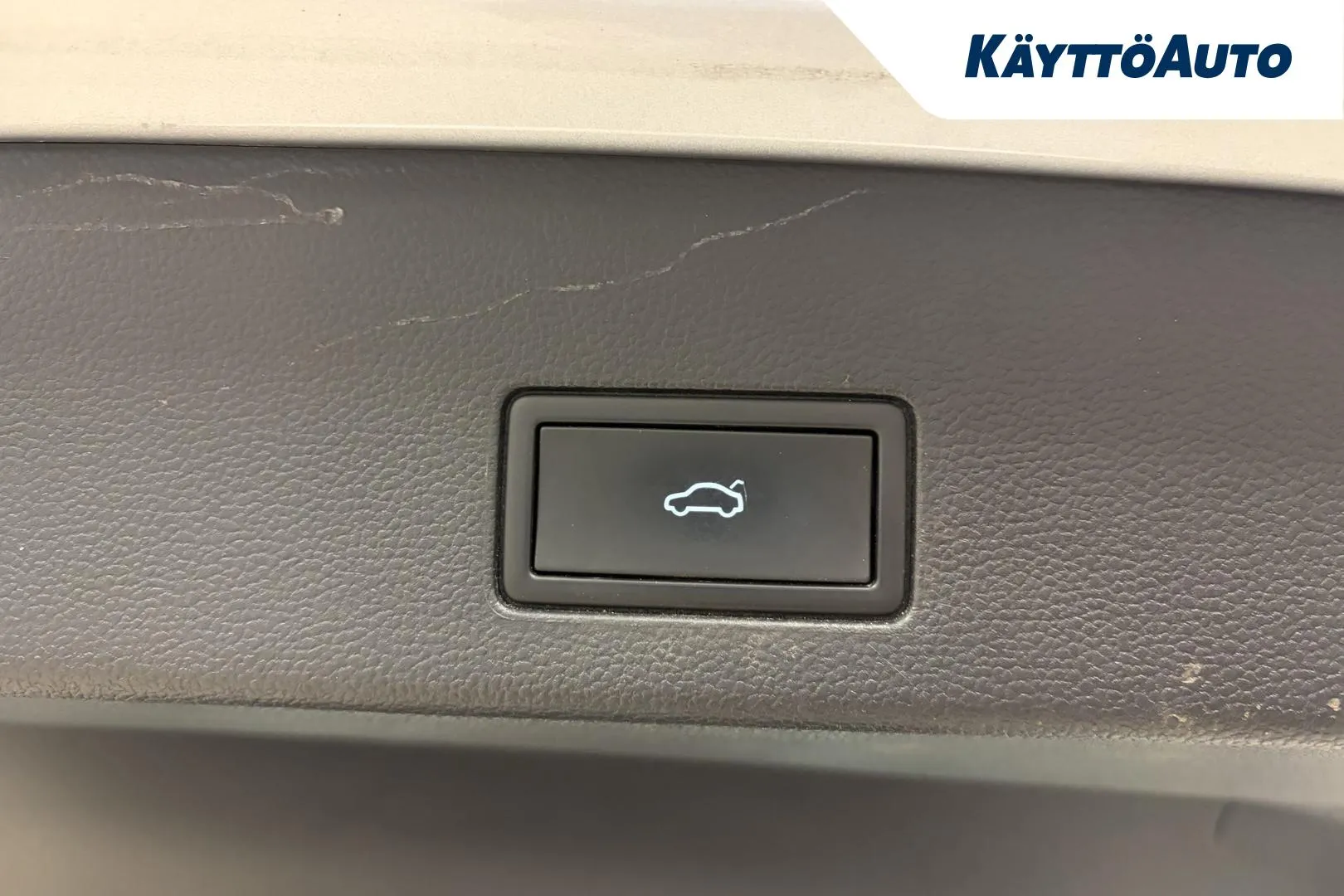 VOLKSWAGEN Golf XPL-882 carousel image